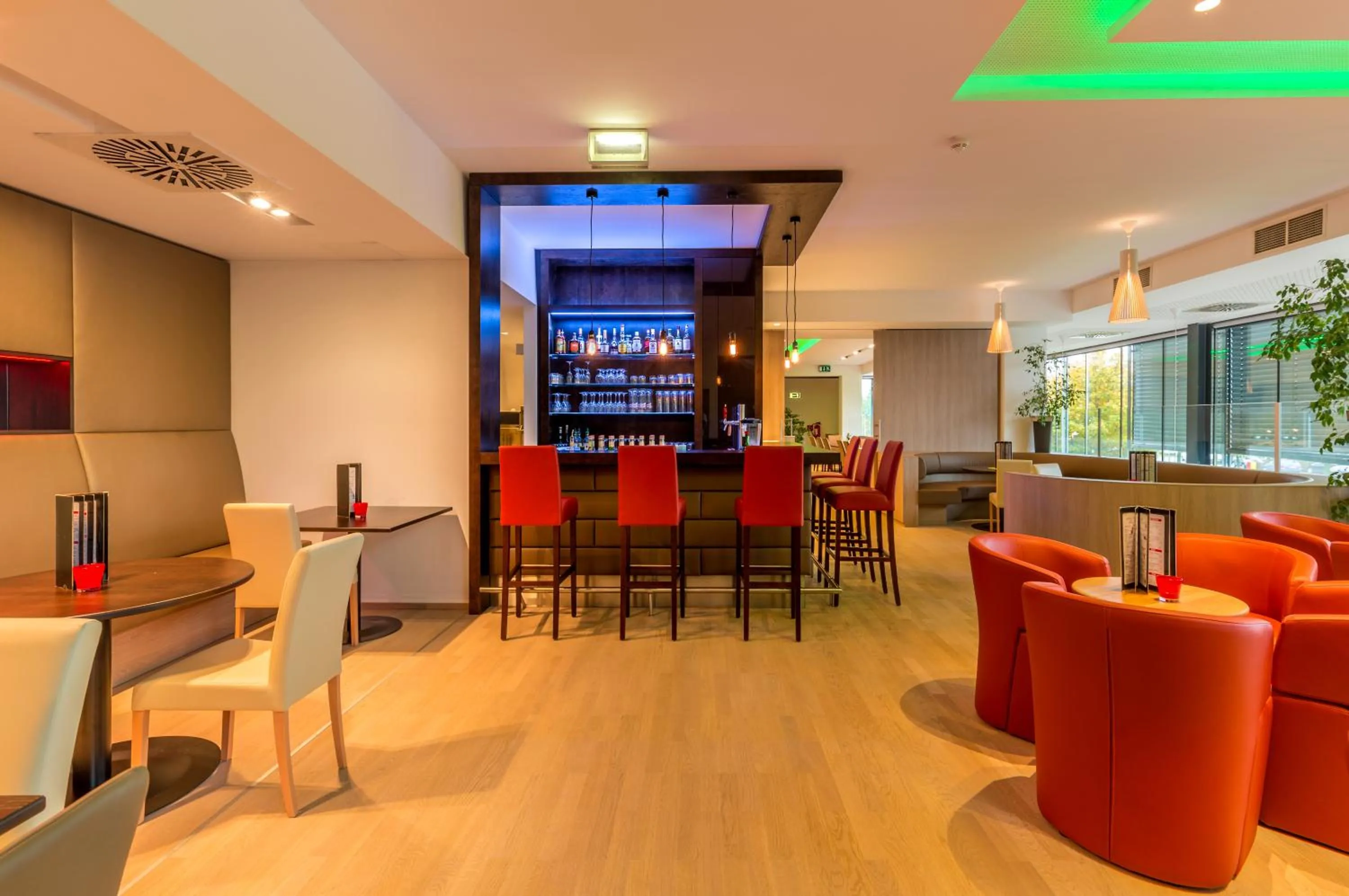 Restaurant/places to eat in All in Red Thermenhotel