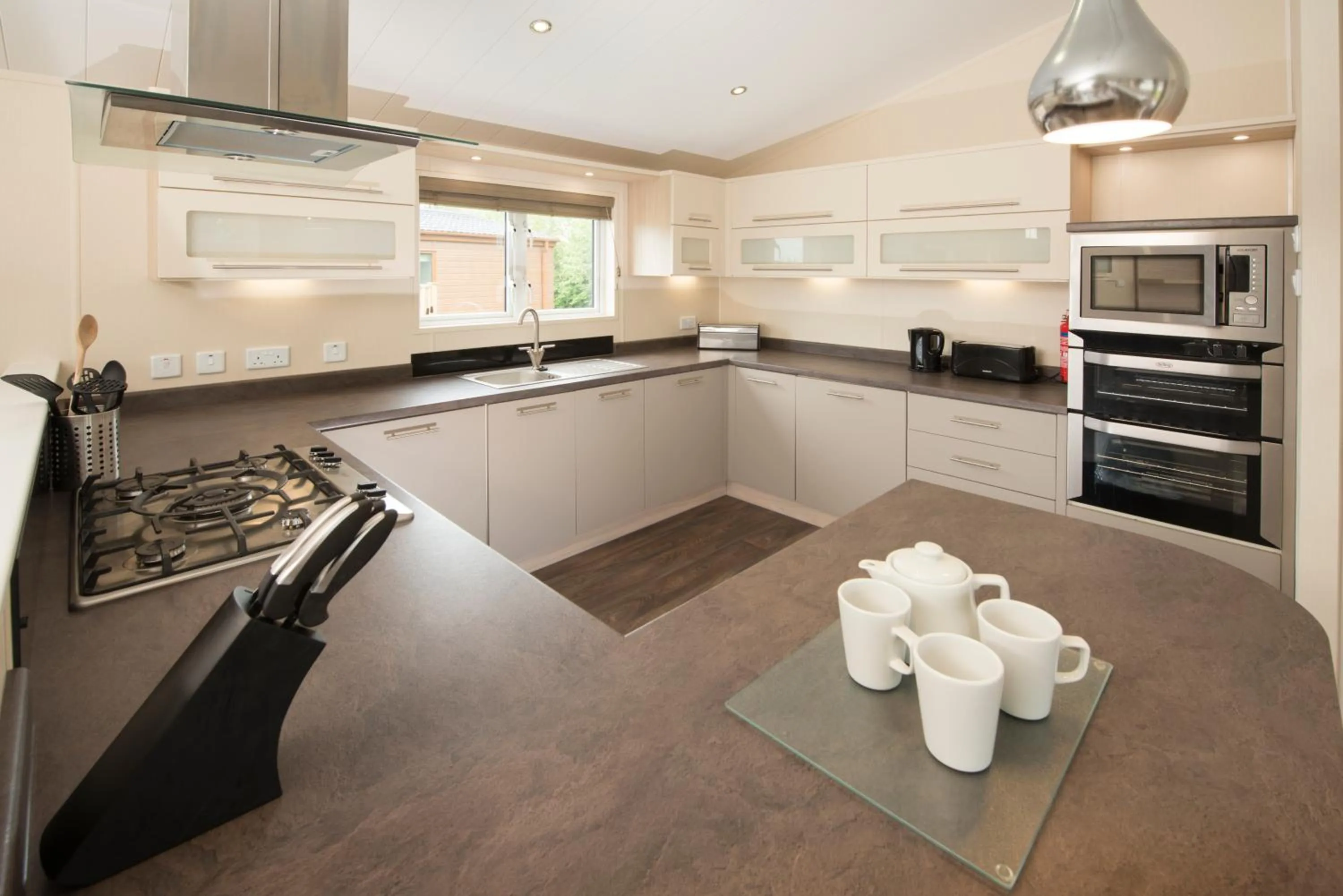 Kitchen or kitchenette in Sandy Glade Holiday Park