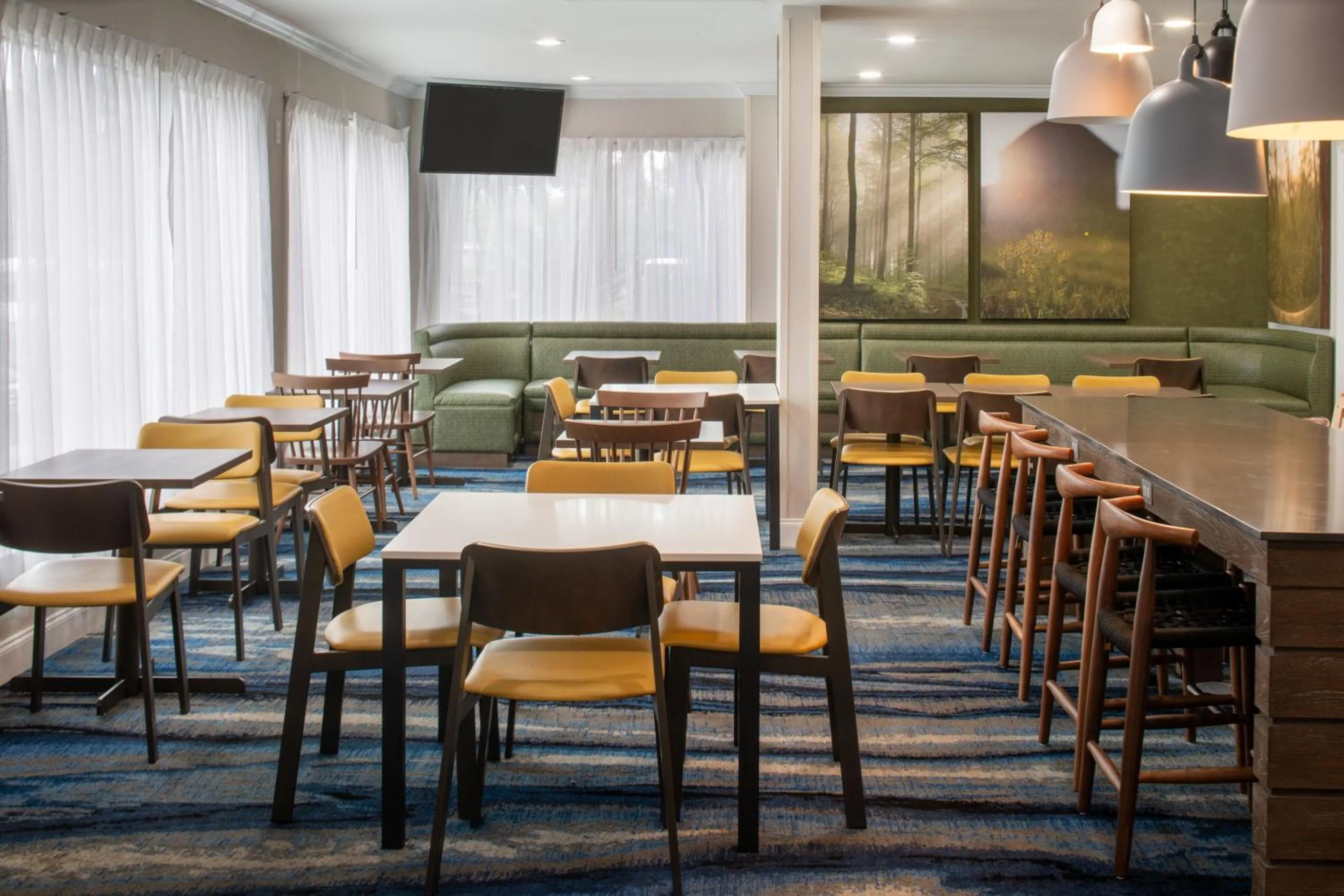 Breakfast in Fairfield Inn and Suites Gulfport / Biloxi