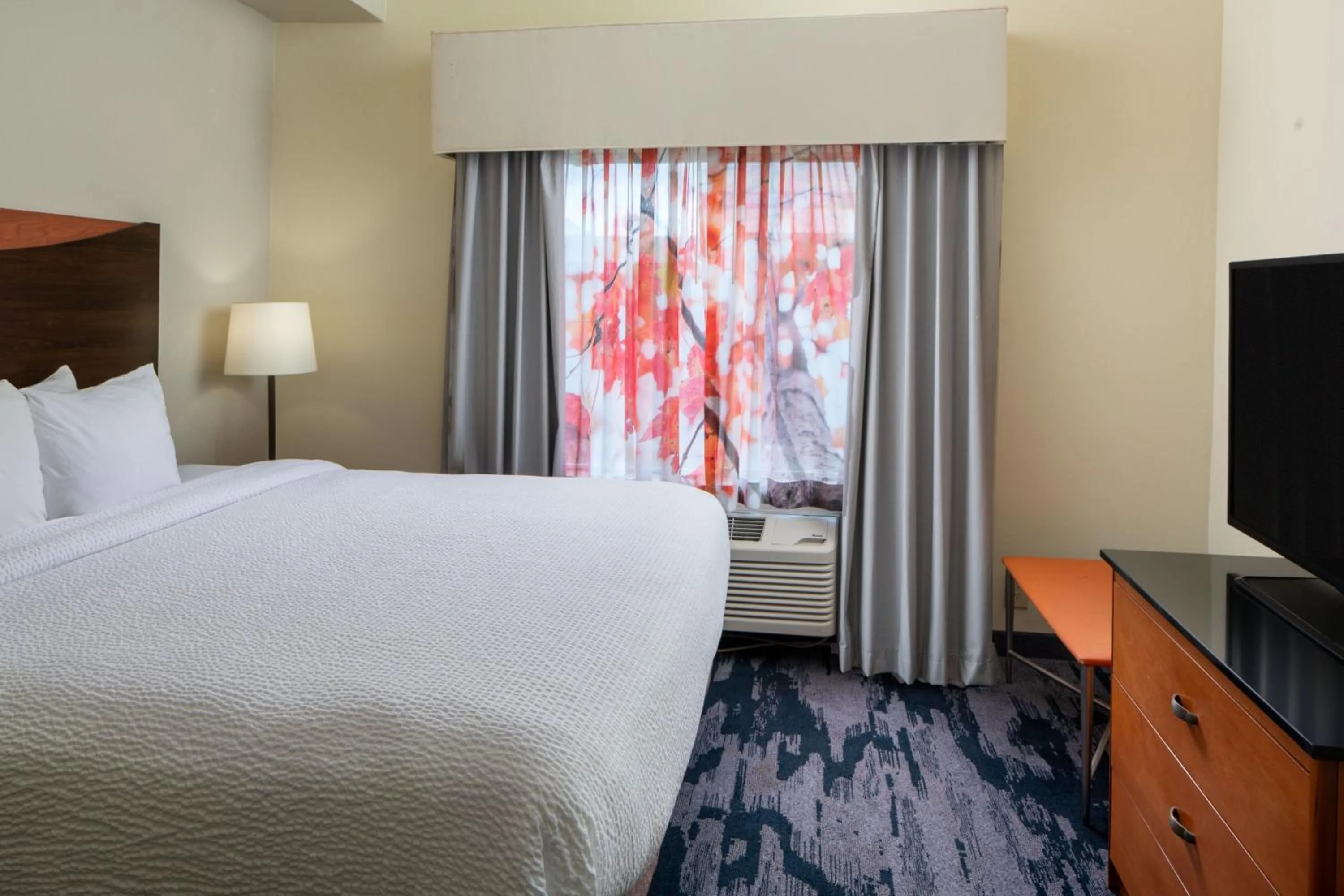 Photo of the whole room, Bed in Fairfield Inn and Suites Gulfport / Biloxi