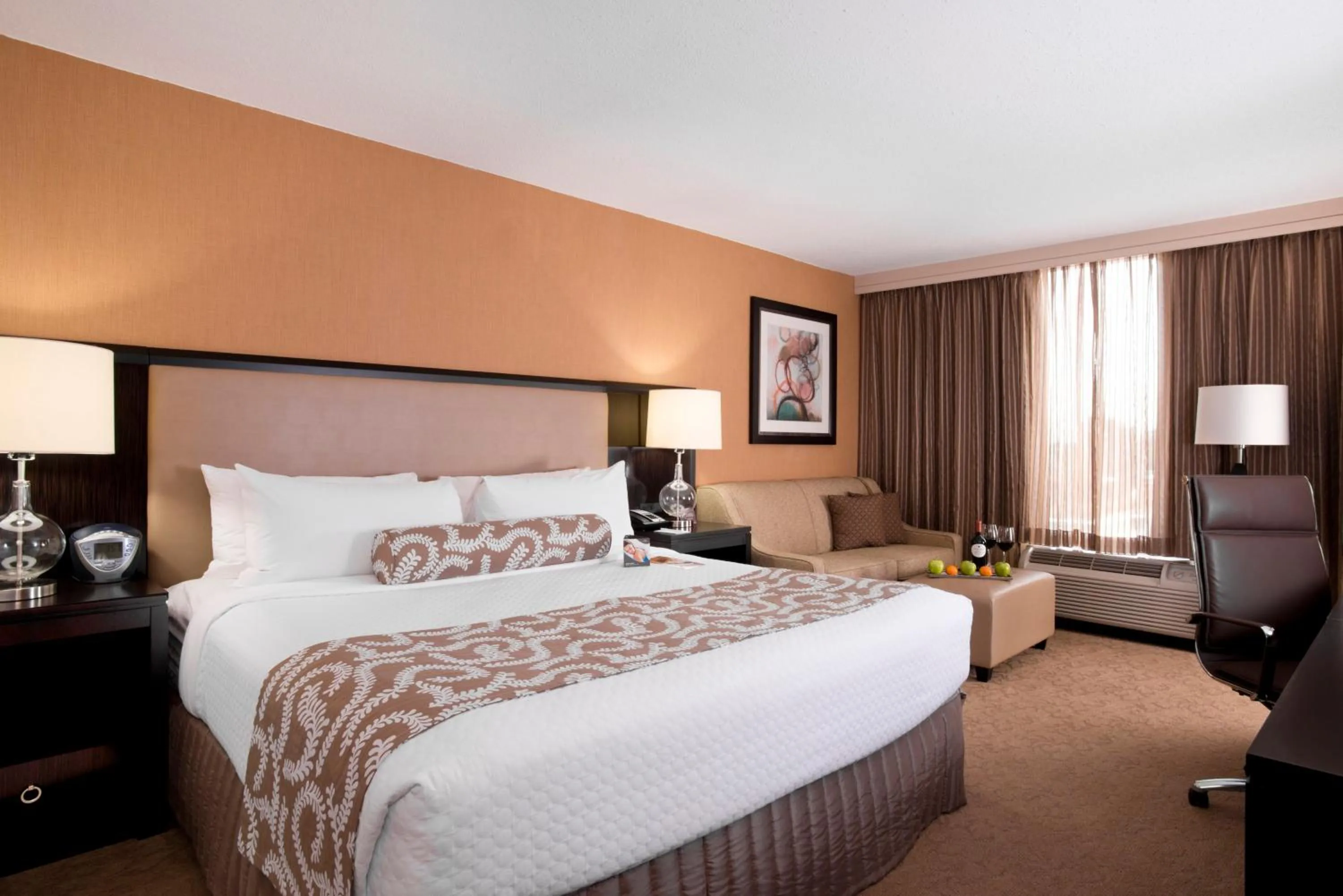 Photo of the whole room, Bed in Crowne Plaza Greenville by IHG
