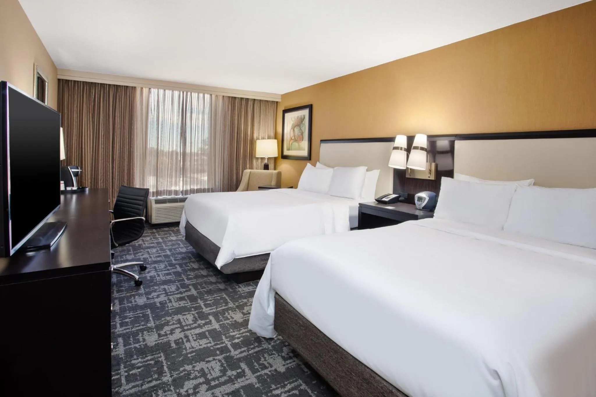 Photo of the whole room, Bed in Crowne Plaza Greenville by IHG