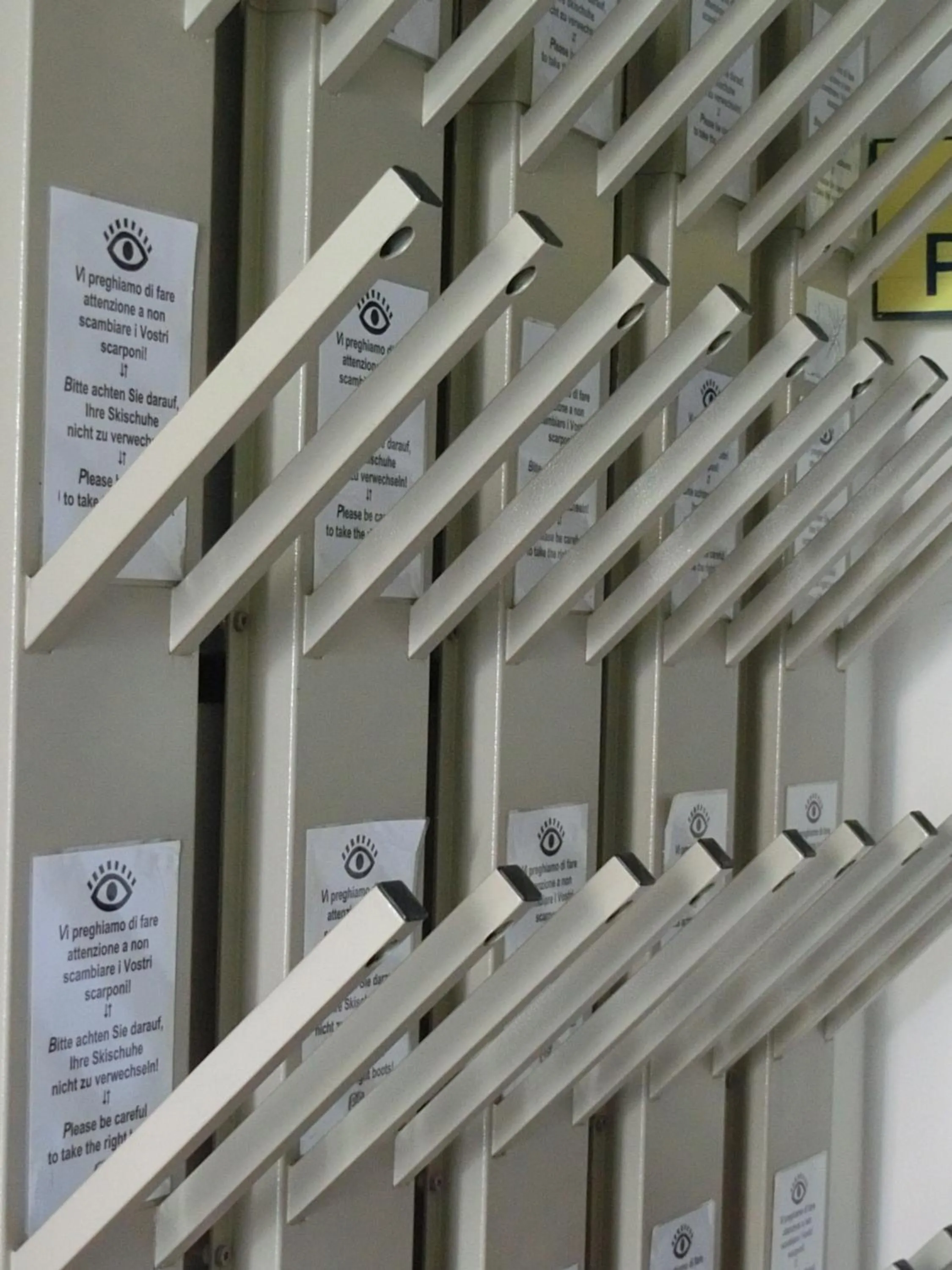 Skiing in Garni Criss