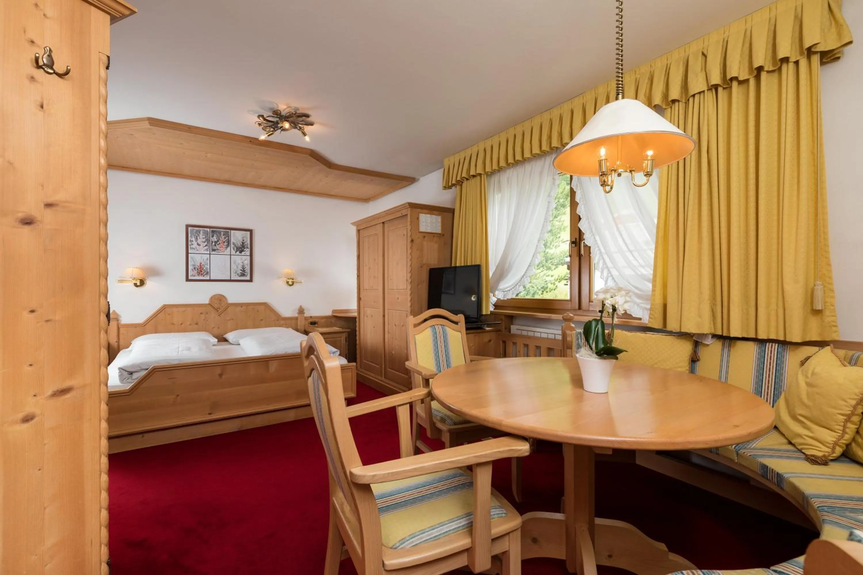 Photo of the whole room, Bed in Garni Criss