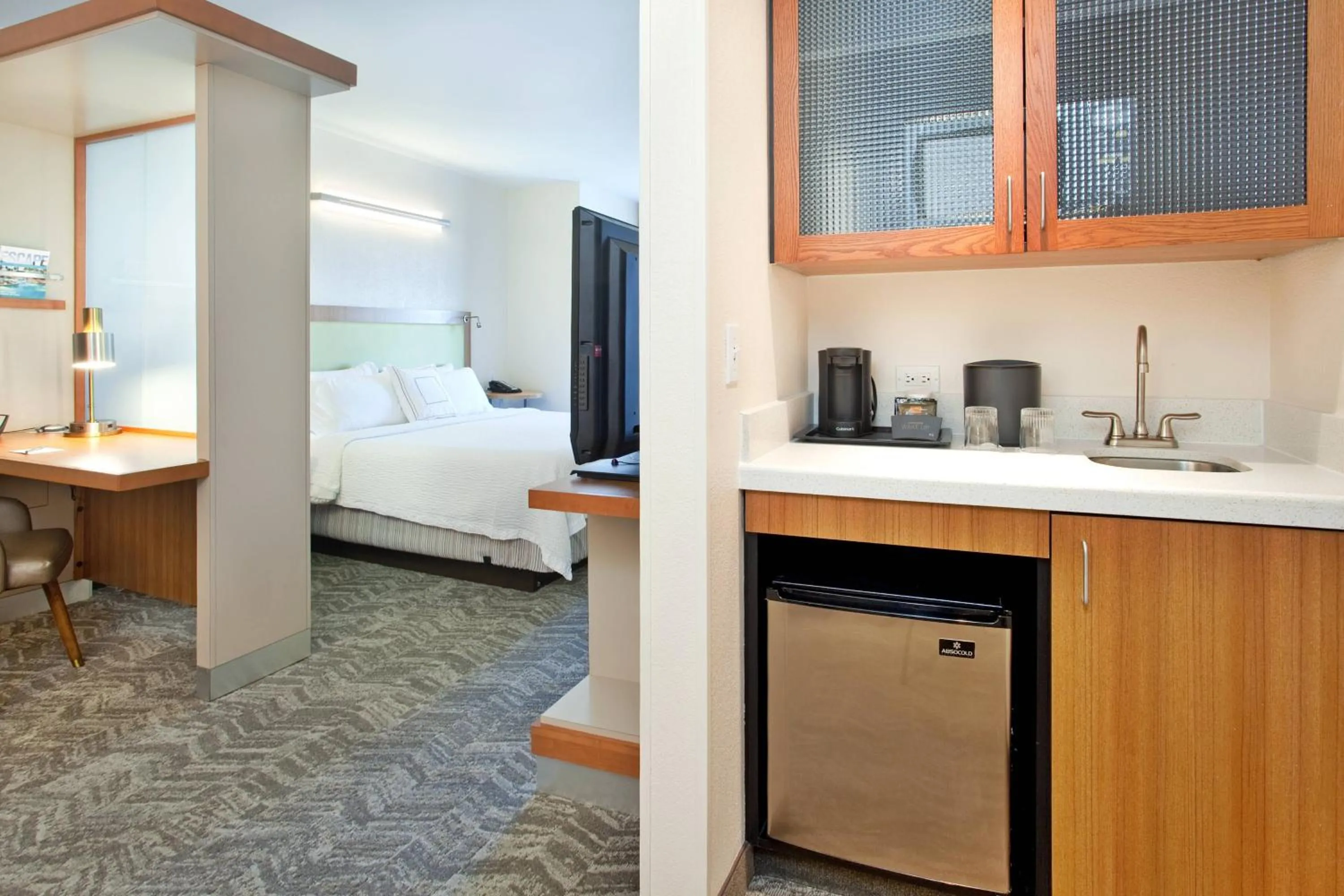 Kitchen or kitchenette, Bed in Springhill Suites by Marriott Wichita East At Plazzio