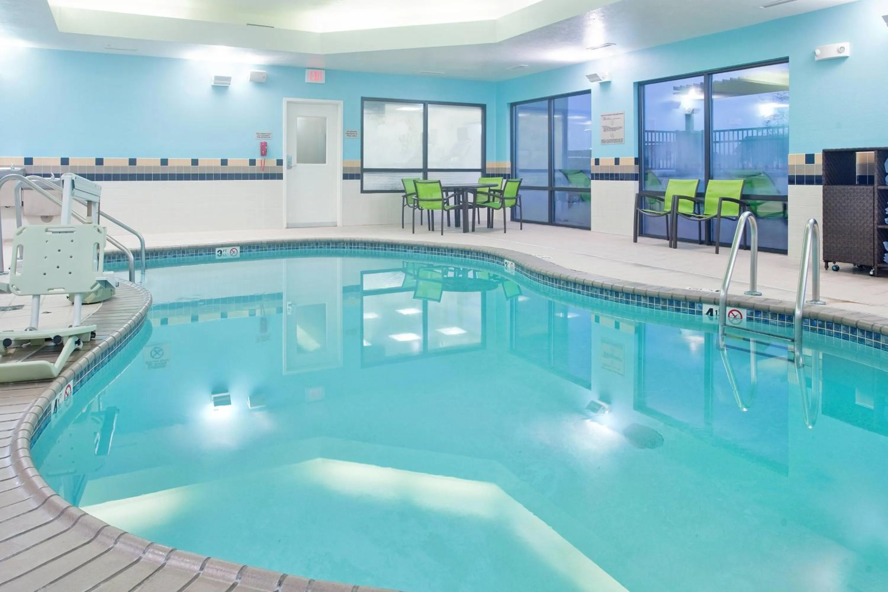 Swimming pool in Springhill Suites by Marriott Wichita East At Plazzio
