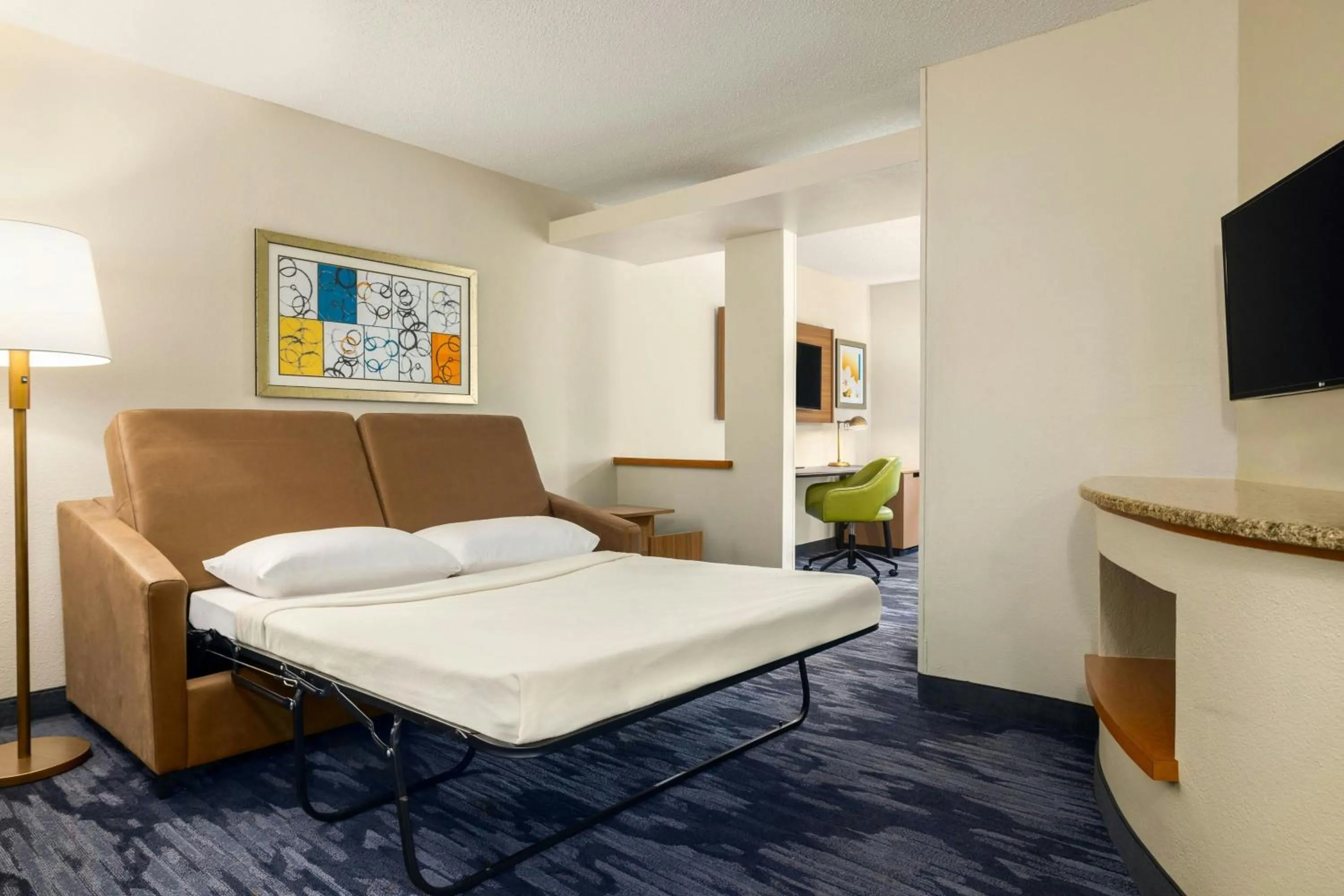 Photo of the whole room, Bed in Fairfield Inn & Suites Hattiesburg / University