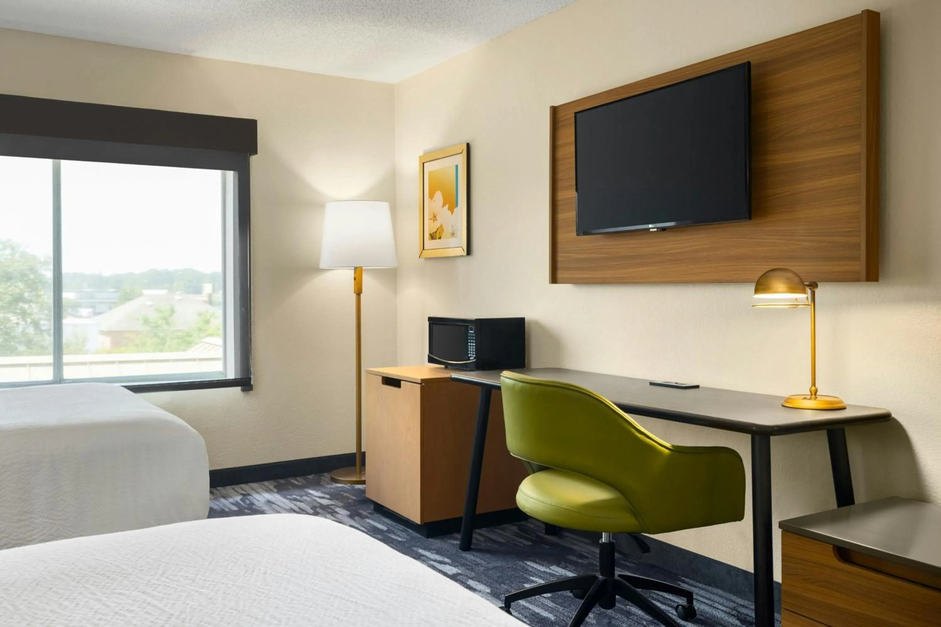 Photo of the whole room, Bed in Fairfield Inn & Suites Hattiesburg / University