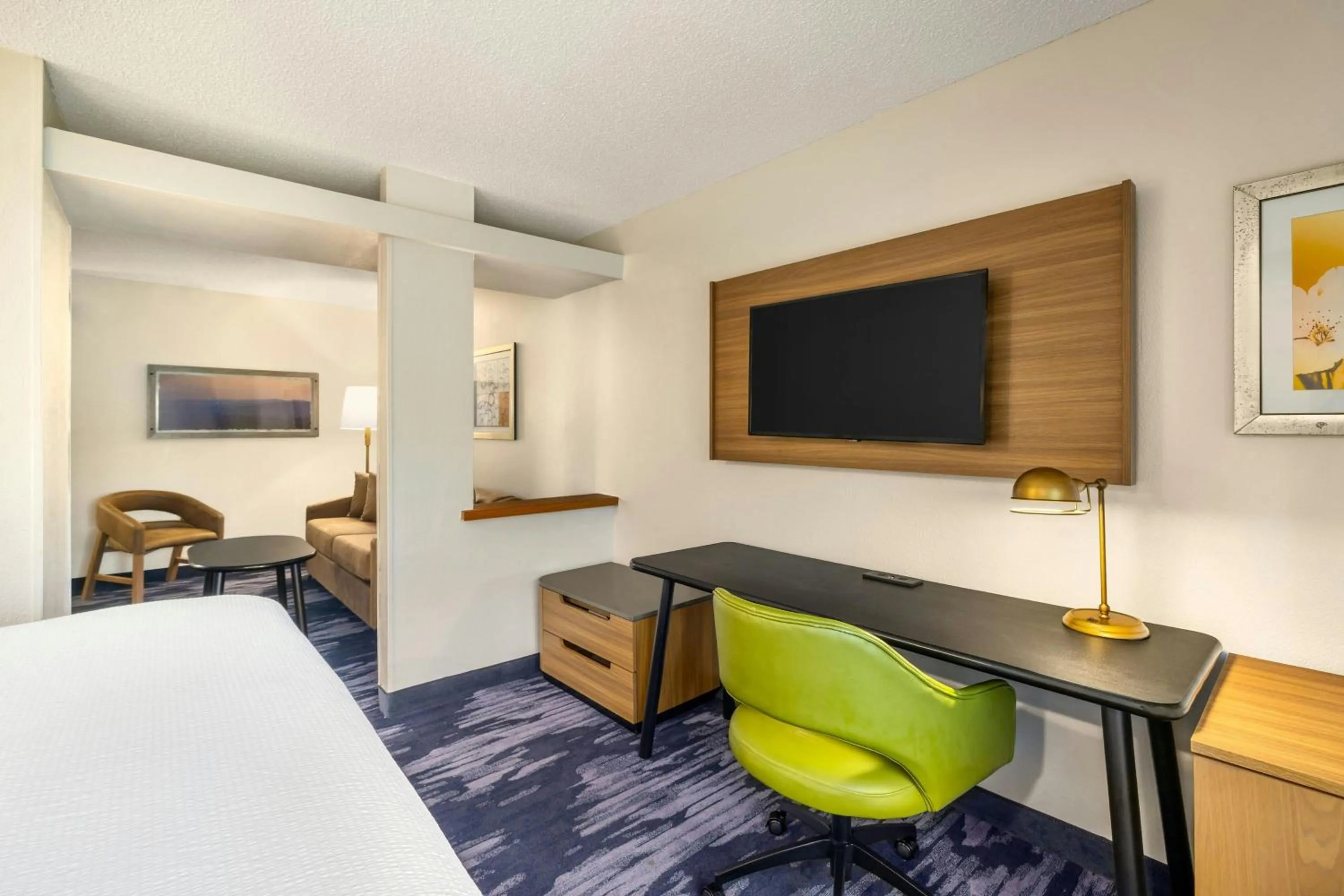 Living room, Bed in Fairfield Inn & Suites Hattiesburg / University