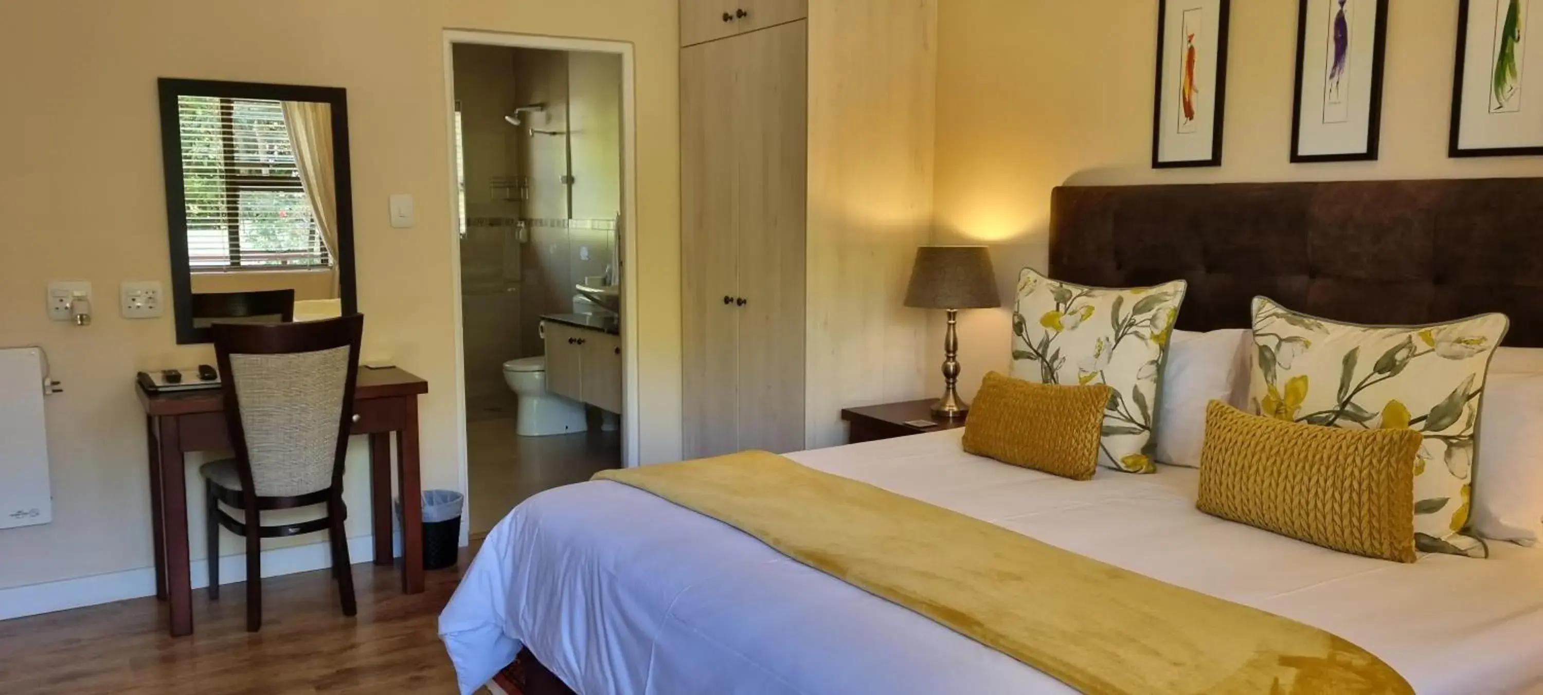 Deluxe Double or Twin Room with Garden View - single occupancy in SomerZicht Guest House Deluxe Double or Twin Room with Garden View - single occupancy in SomerZicht Guest House
