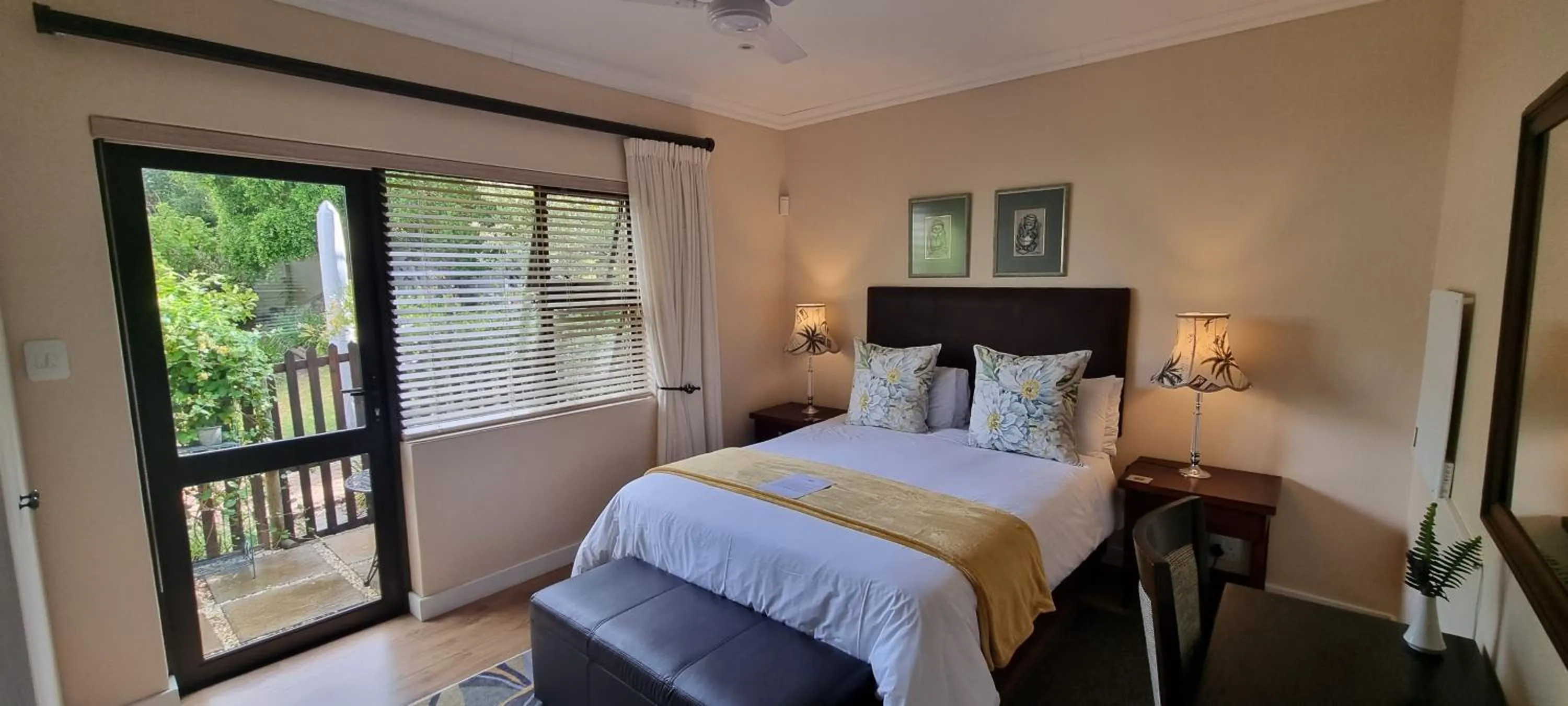 Bedroom, Bed in SomerZicht Guest House