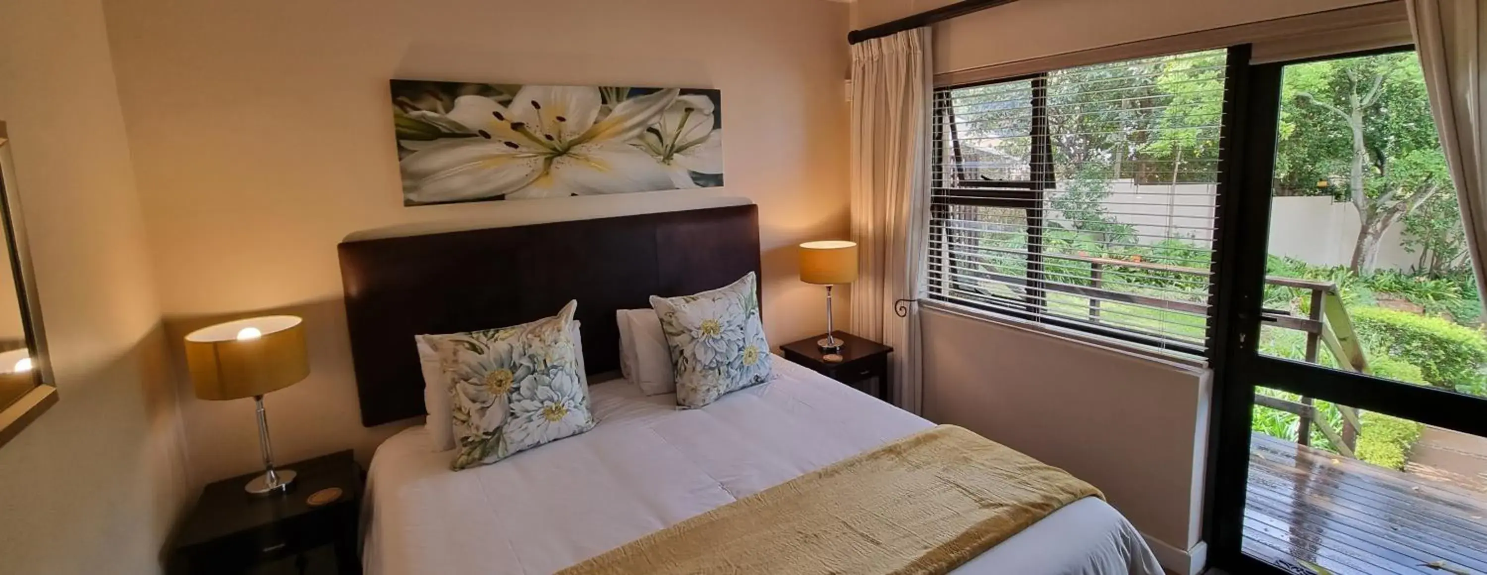 Deluxe Double or Twin Room with Mountain View - single occupancy in SomerZicht Guest House Deluxe Double or Twin Room with Mountain View - single occupancy in SomerZicht Guest House