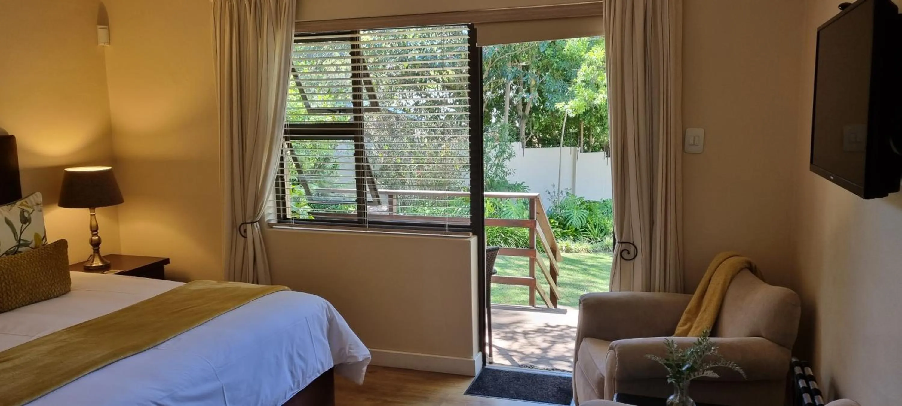 Bedroom, Bed in SomerZicht Guest House