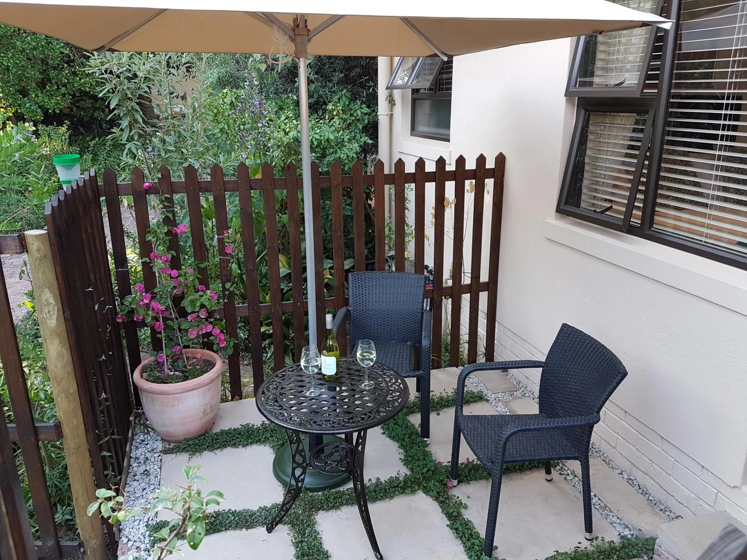 Garden in SomerZicht Guest House