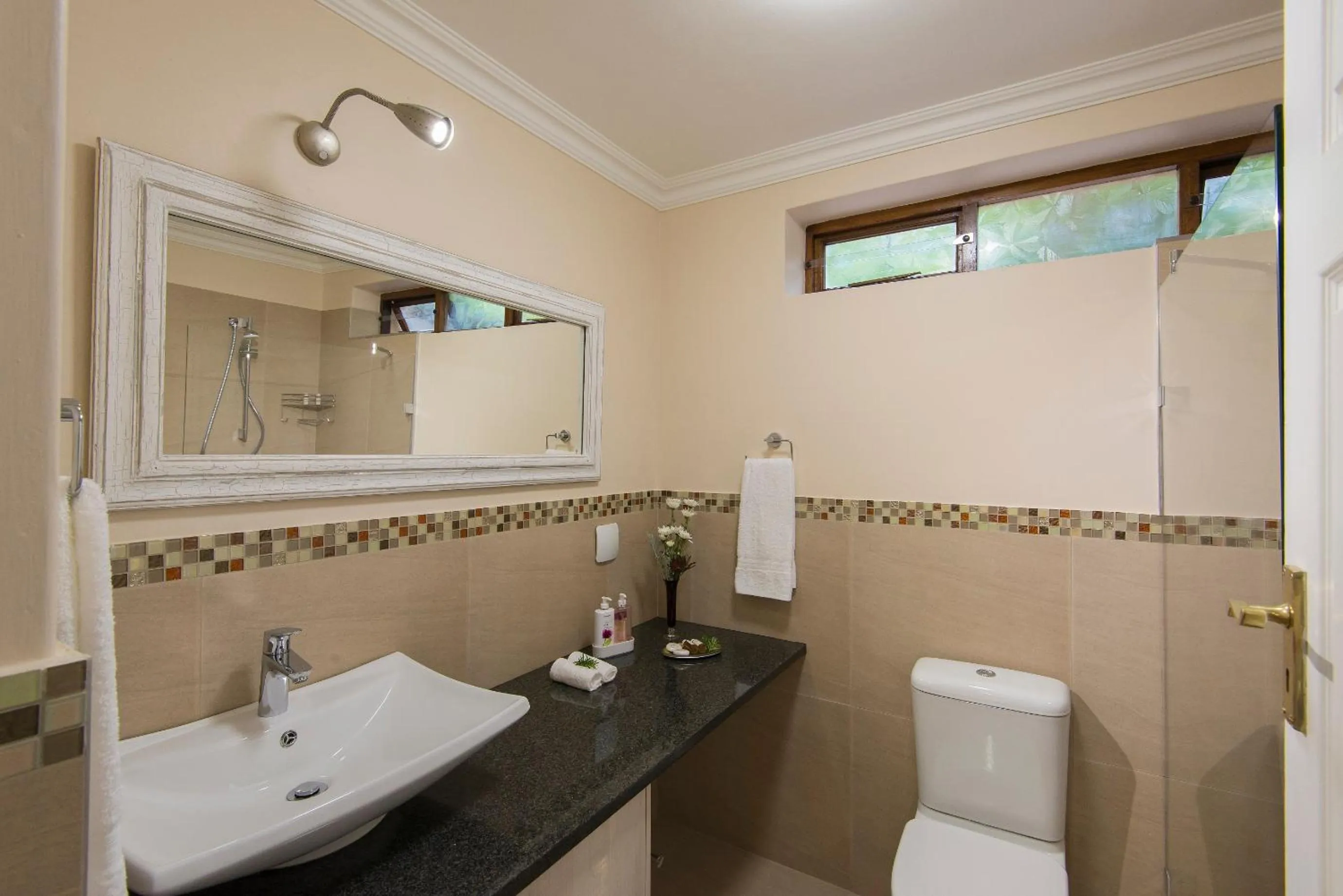 Bathroom in SomerZicht Guest House