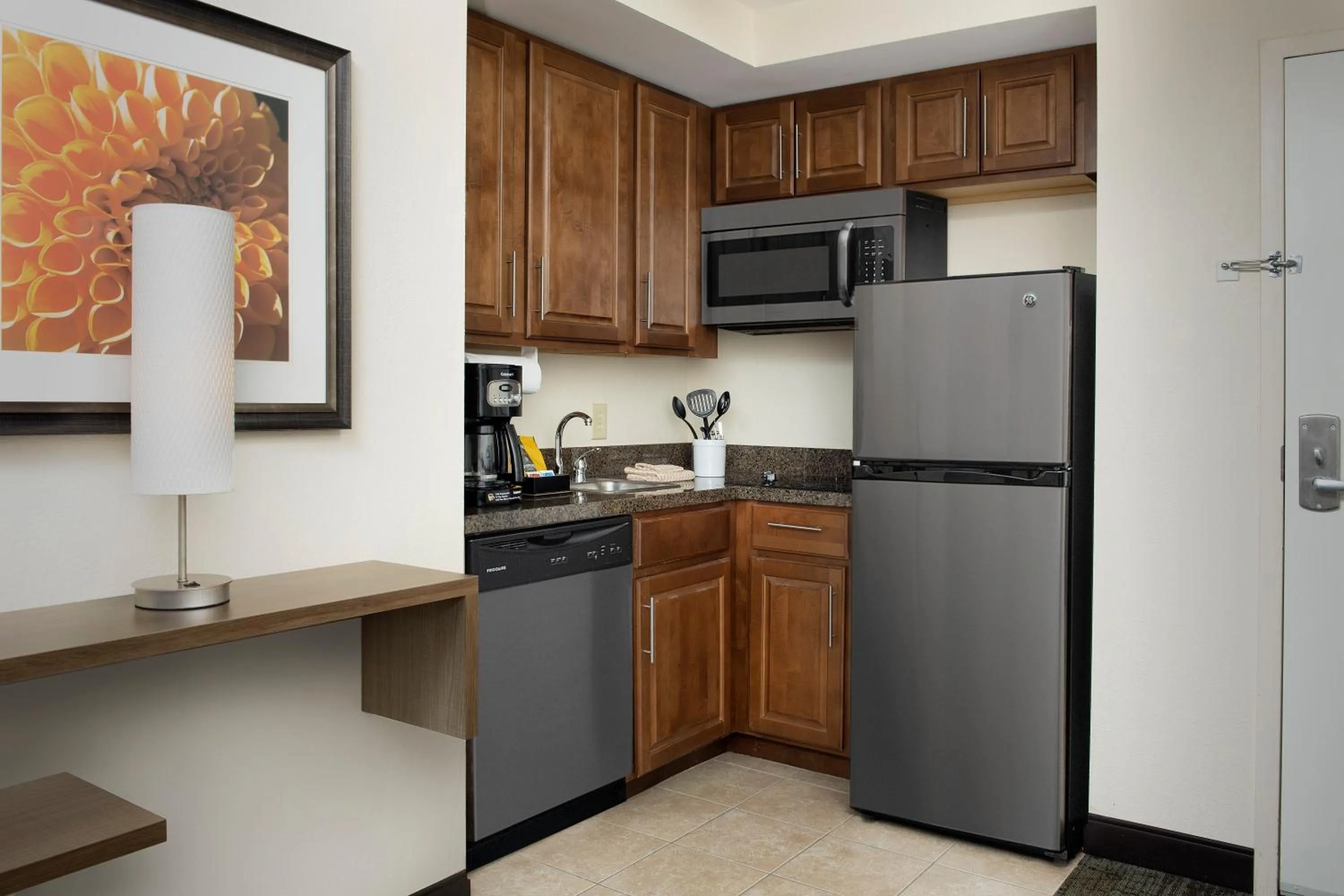 Kitchen or kitchenette in Staybridge Suites Greenville I-85 Woodruff Road by IHG