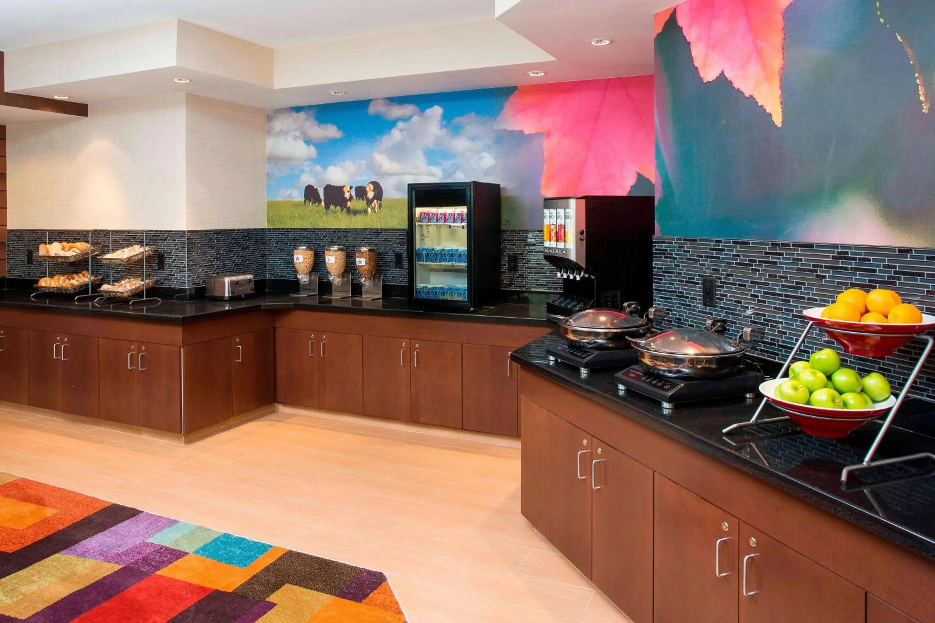 Breakfast in Fairfield Inn & Suites by Marriott Dayton South