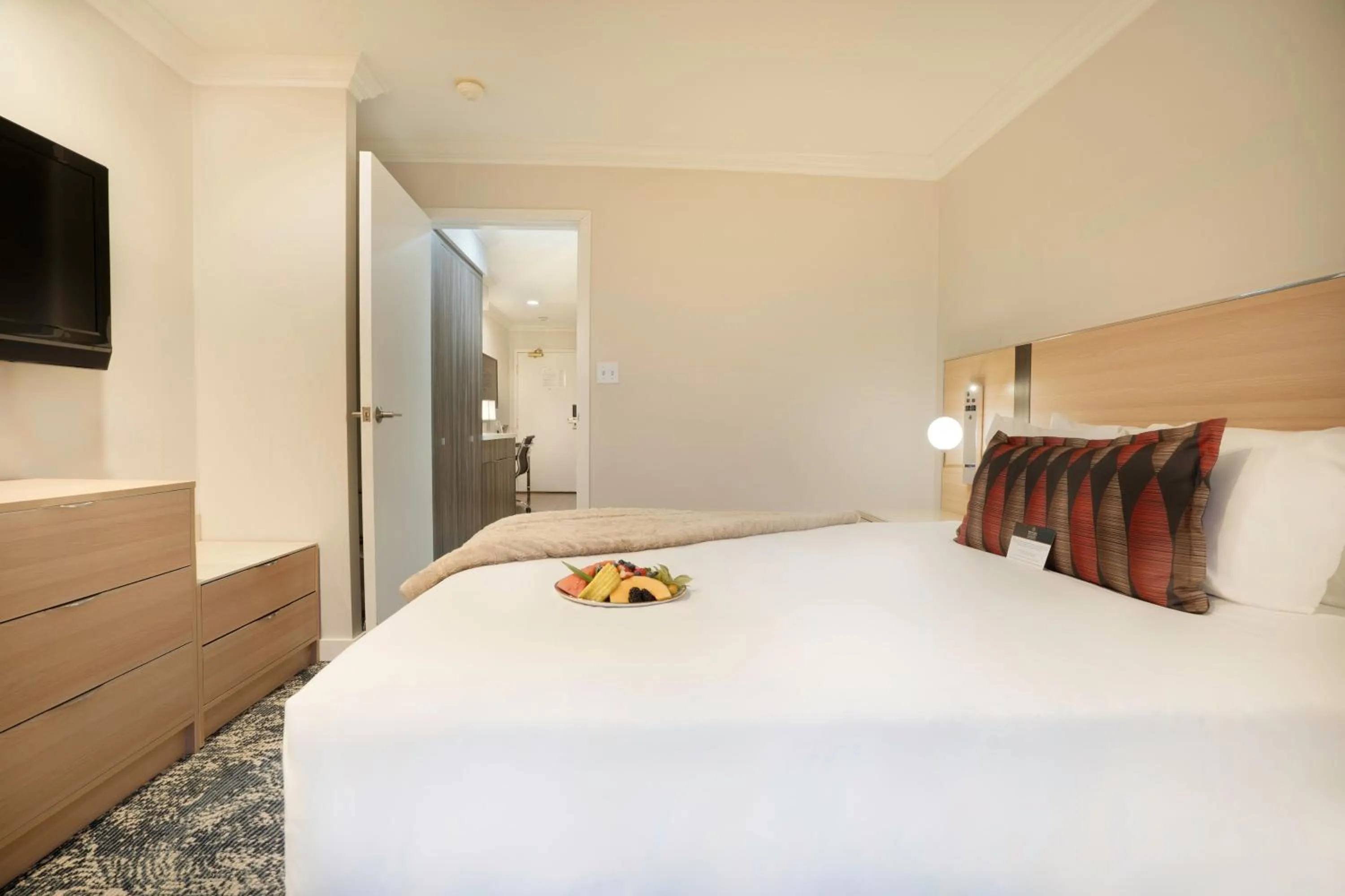 Bed in Executive Suites Hotel & Conference Center, Metro Vancouver