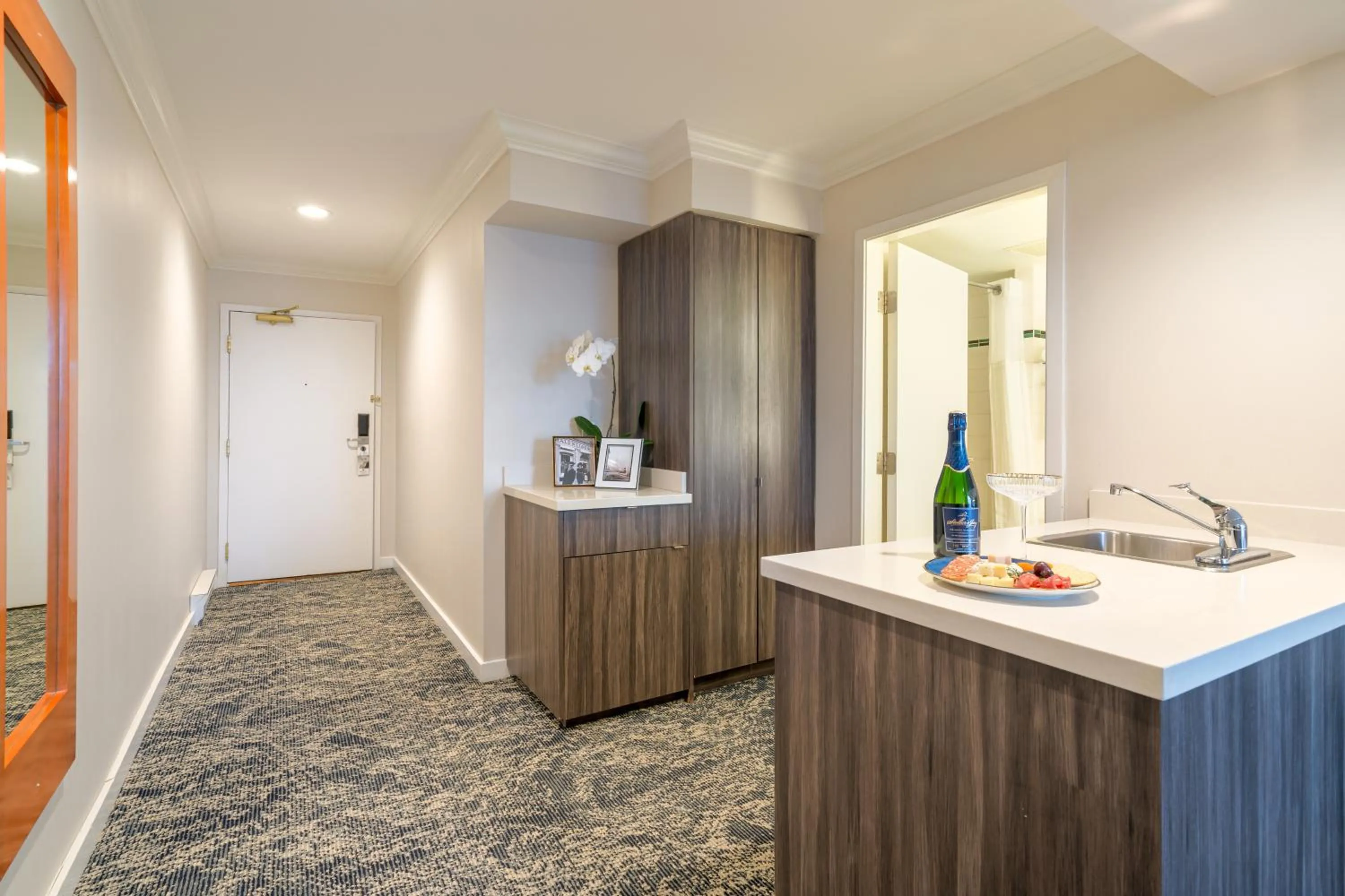 Executive Suites Hotel & Conference Center, Metro Vancouver