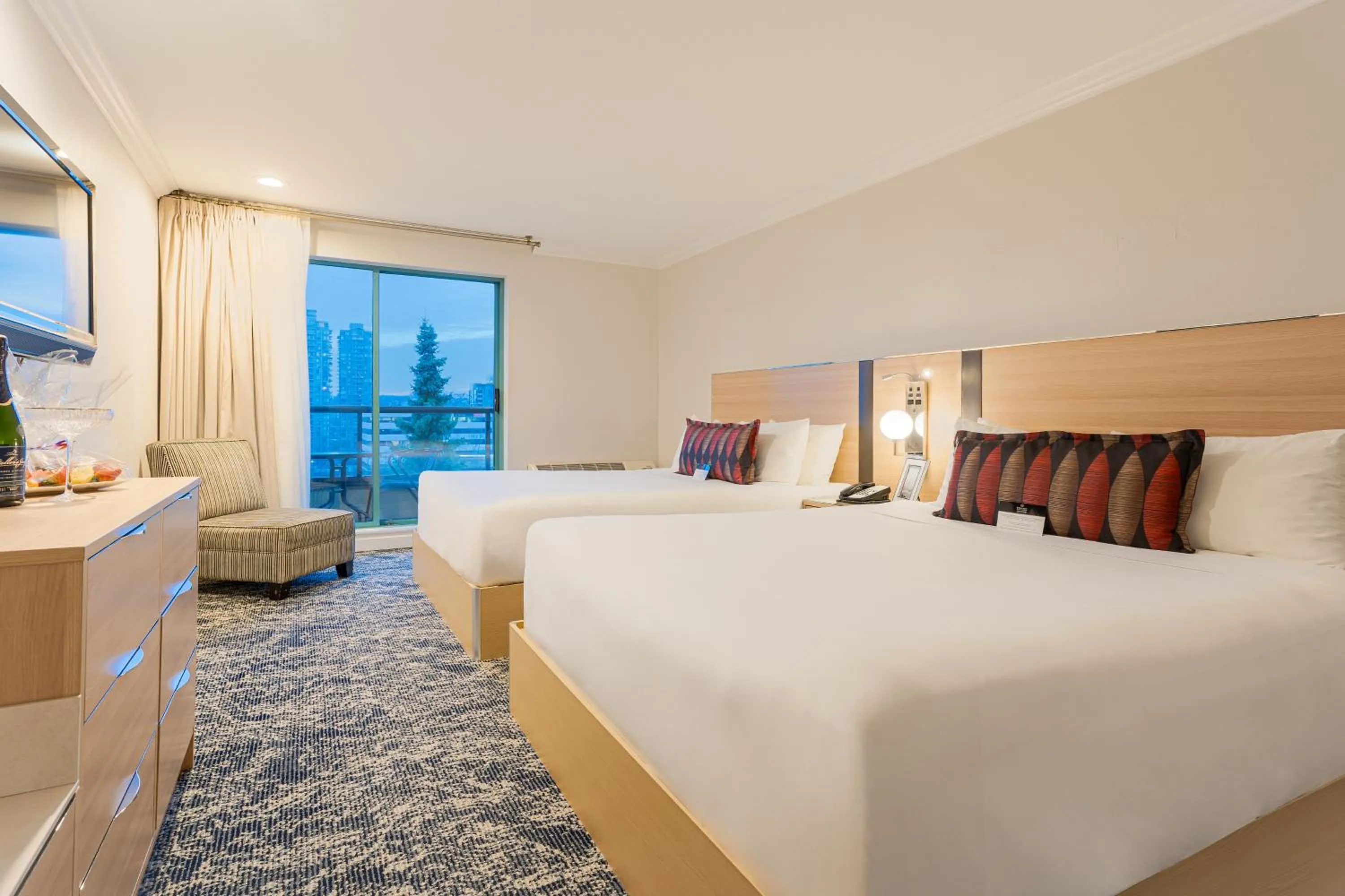 Bed in Executive Suites Hotel & Conference Center, Metro Vancouver