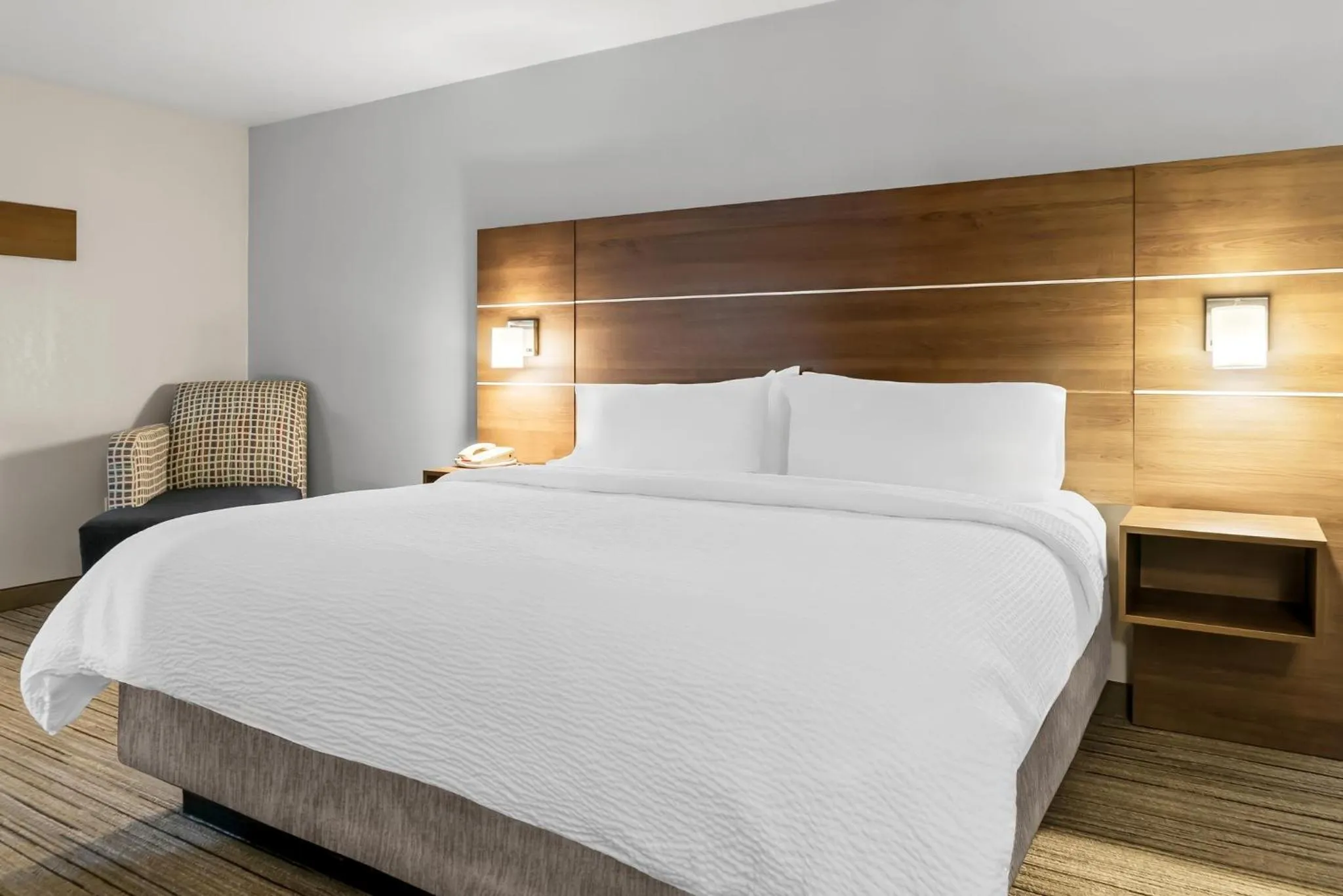 Photo of the whole room, Bed in Holiday Inn Express Hotel & Suites Marion by IHG