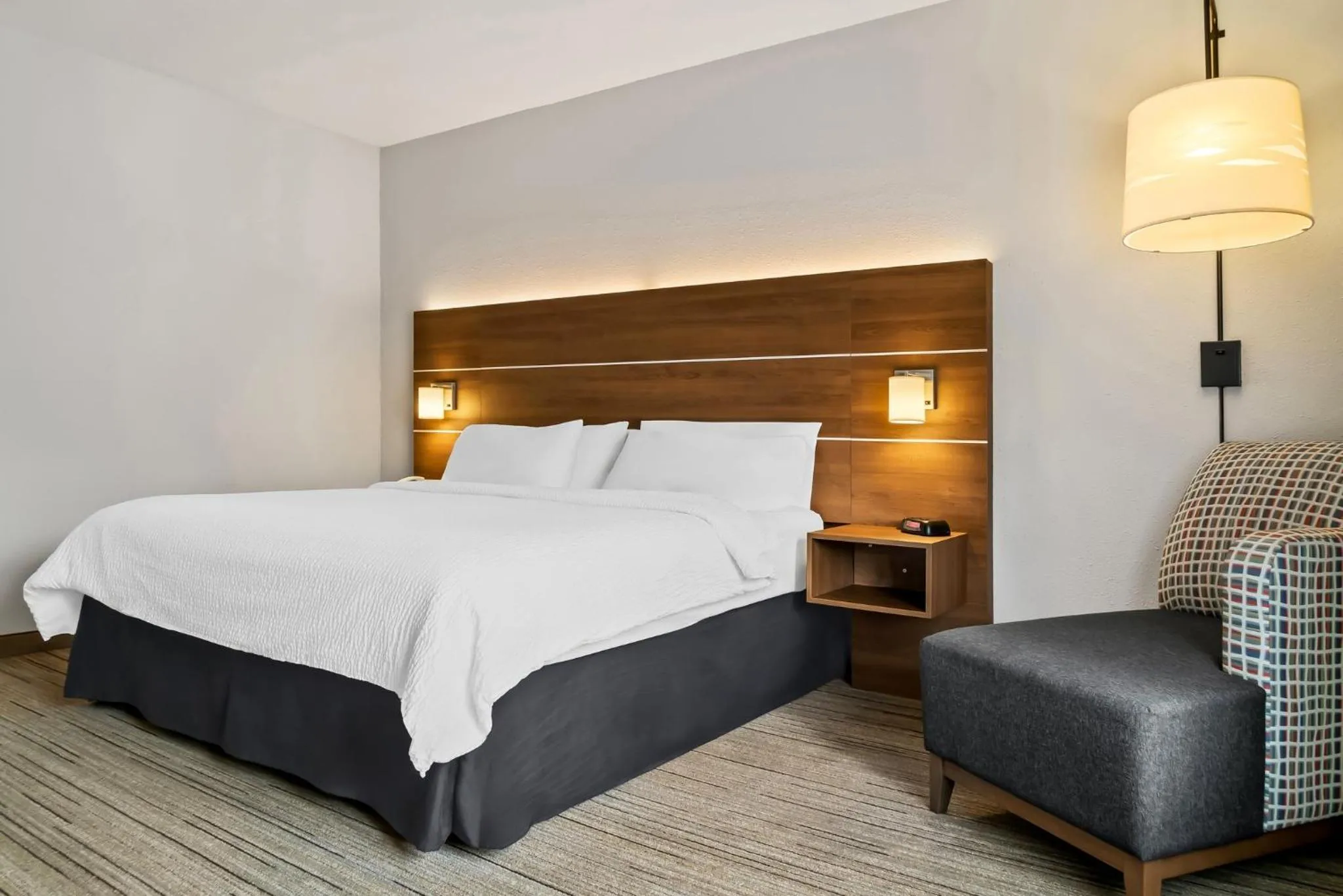 Photo of the whole room, Bed in Holiday Inn Express Hotel & Suites Marion by IHG