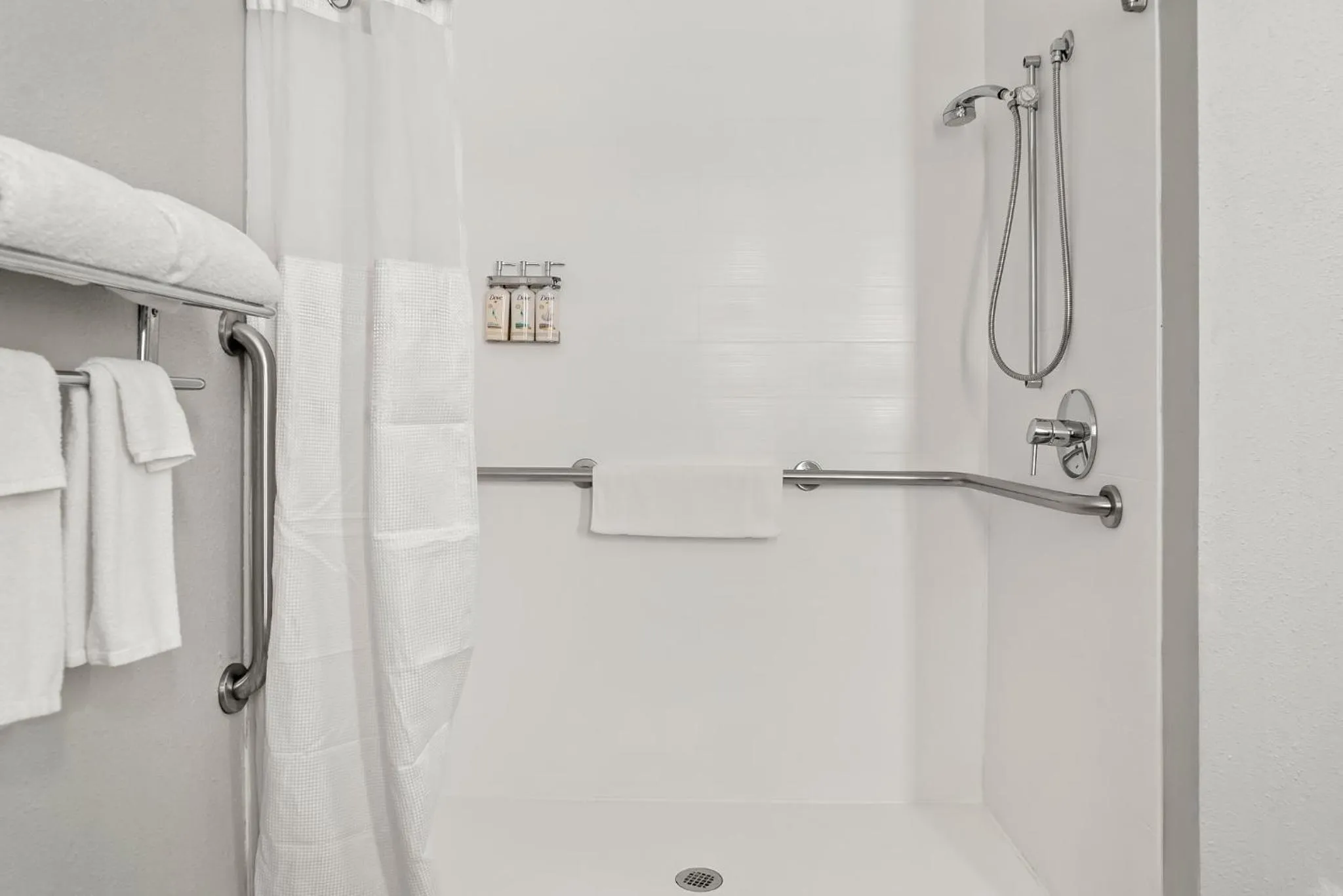 Bathroom in Holiday Inn Express Hotel & Suites Marion by IHG