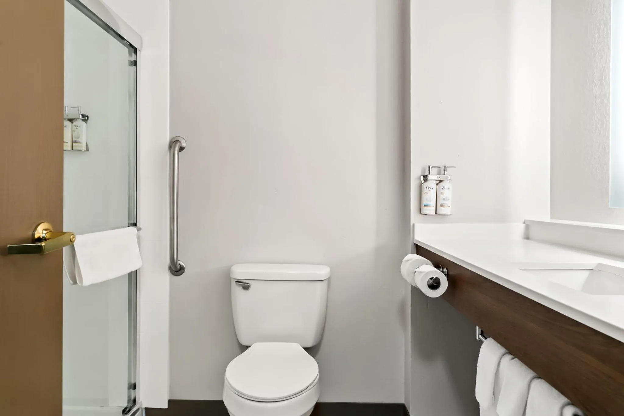 Bathroom in Holiday Inn Express Hotel & Suites Marion by IHG