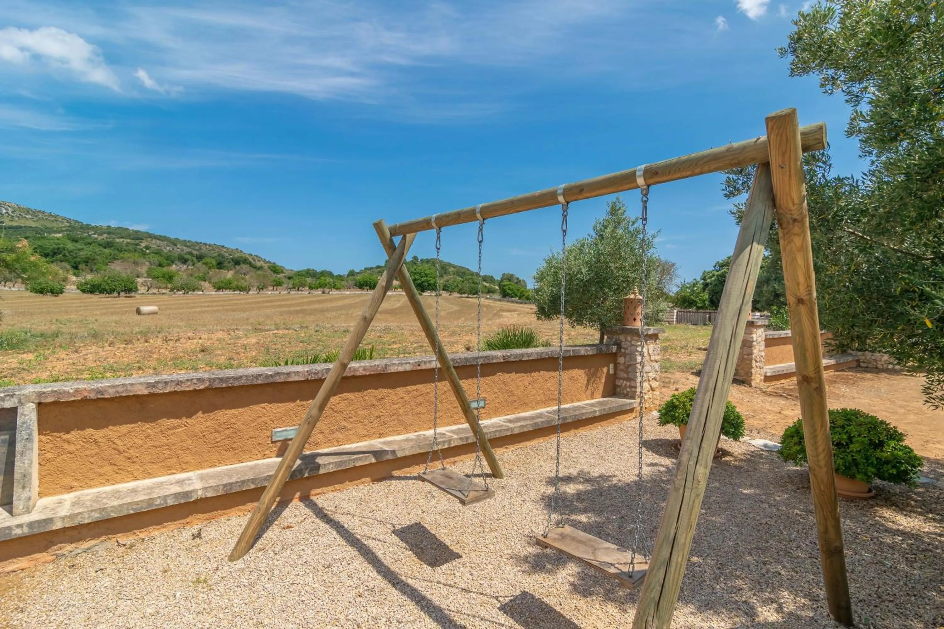 Entertainment in 3 C'an Boto