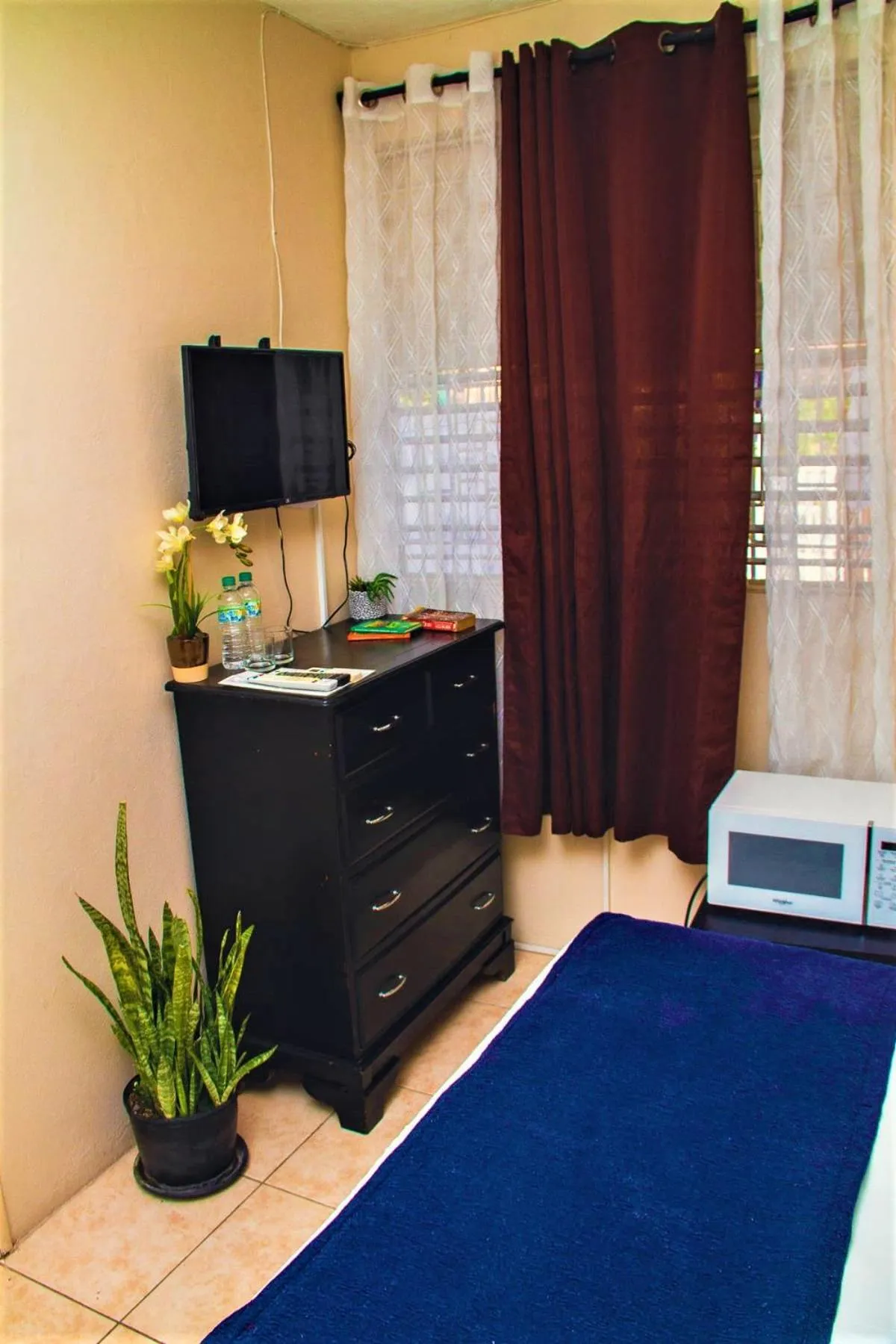 minibar, Bed in Eventuality B&B New Kingston