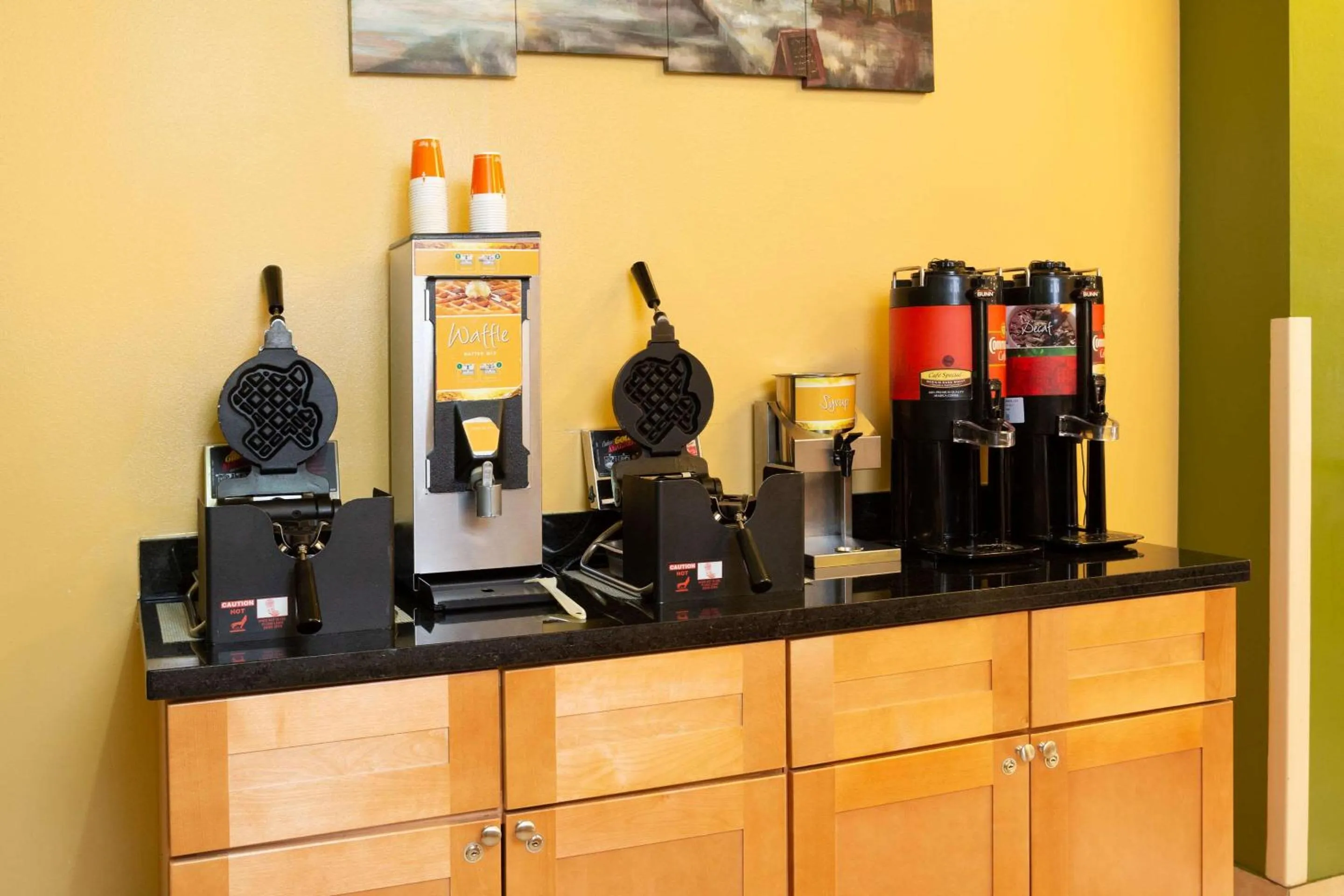 Restaurant/places to eat in Quality Inn at Arlington Highlands