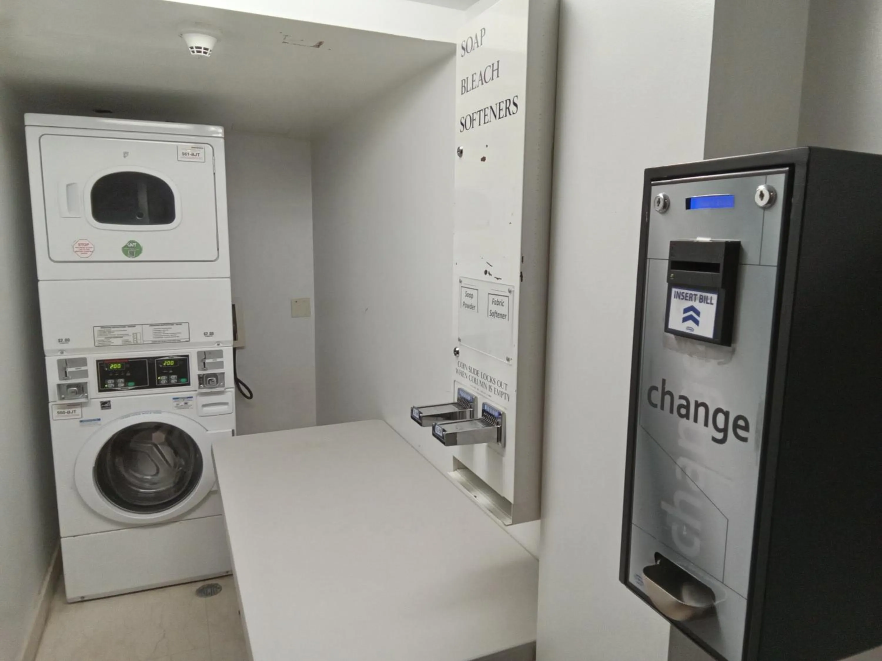 washing machine in Holiday Inn Express Maspeth by IHG