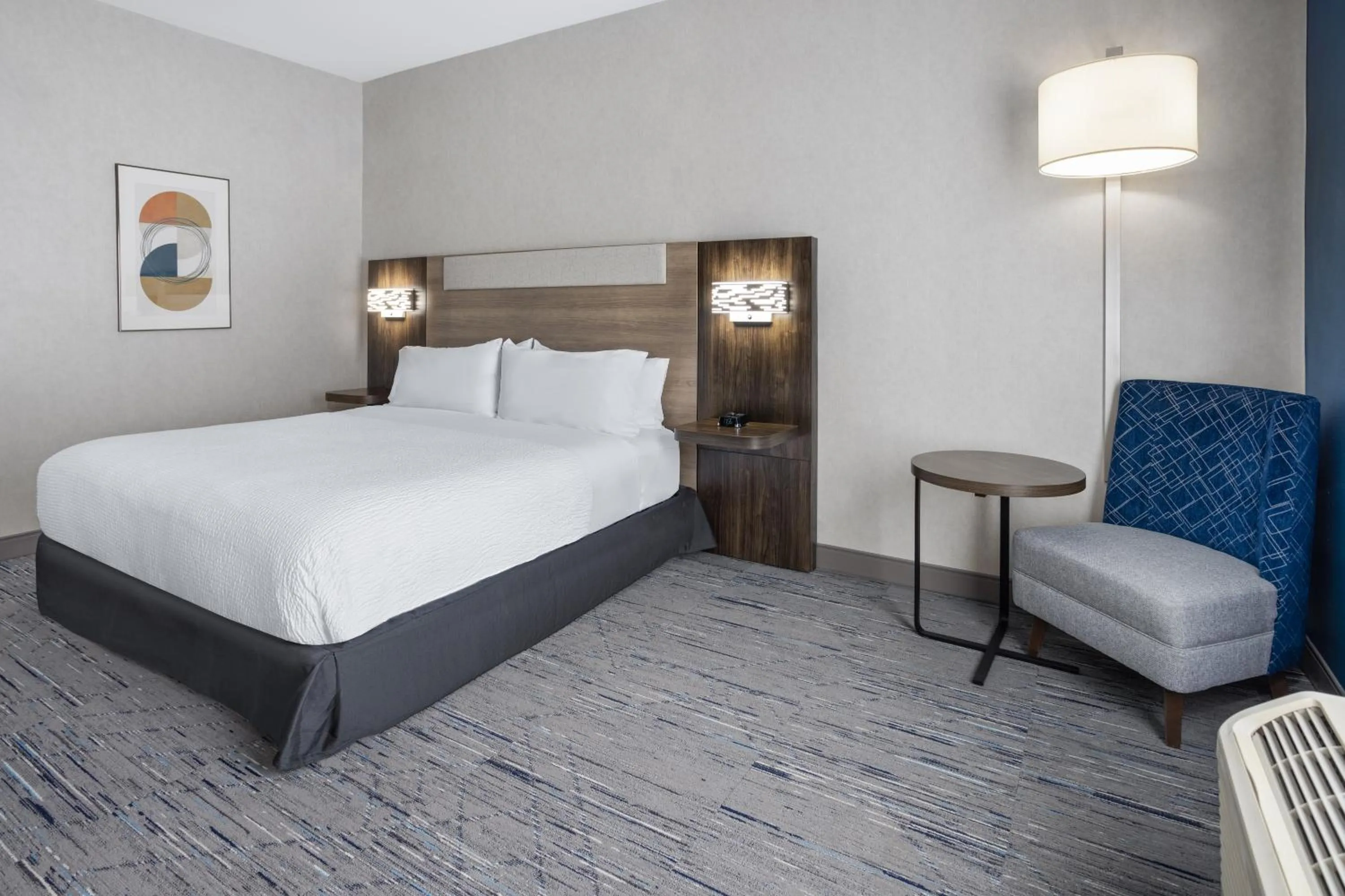 Bed in Holiday Inn Express Hotel & Suites Brattleboro by IHG