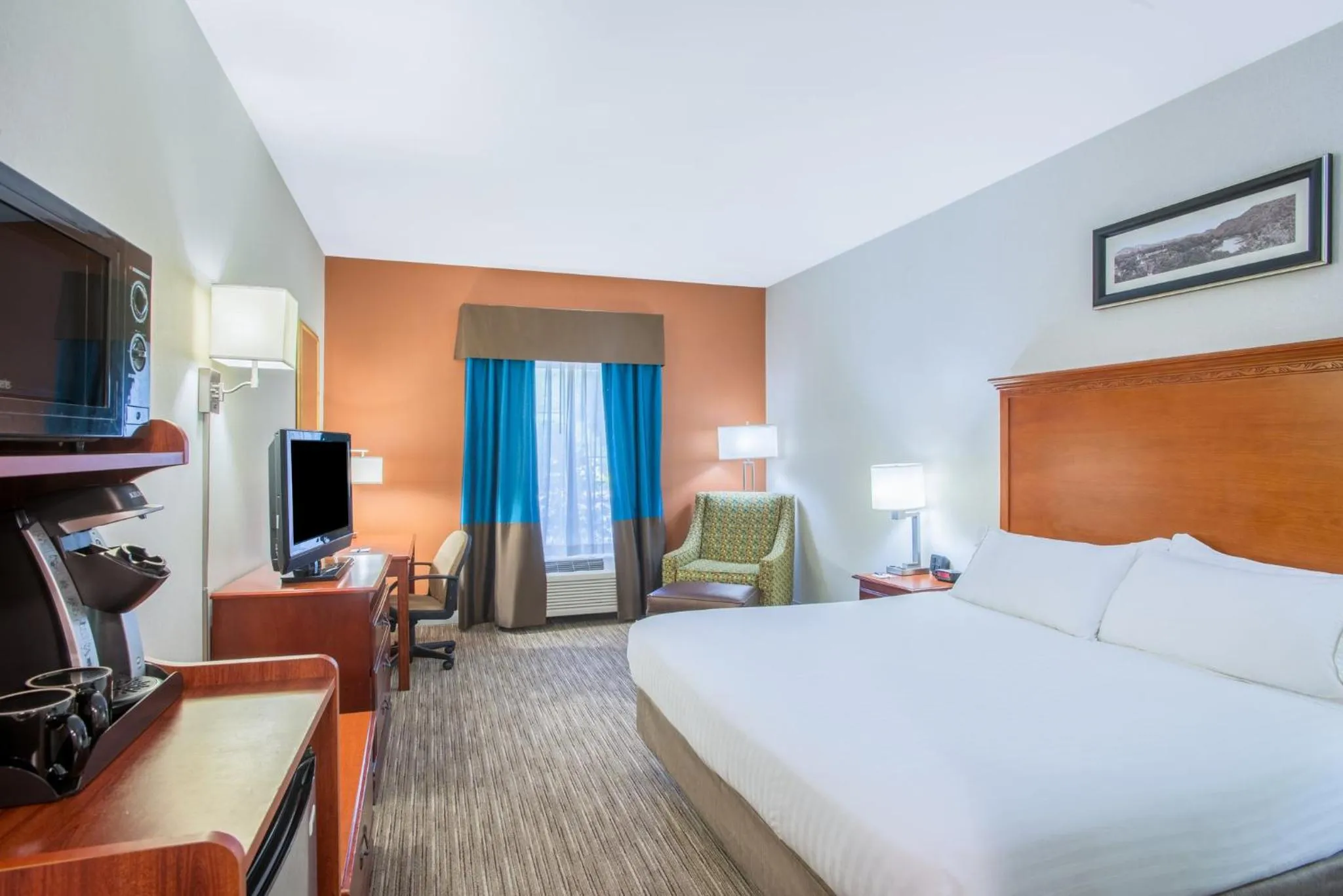 Photo of the whole room, Bed in Holiday Inn Express Hotel & Suites Brattleboro by IHG