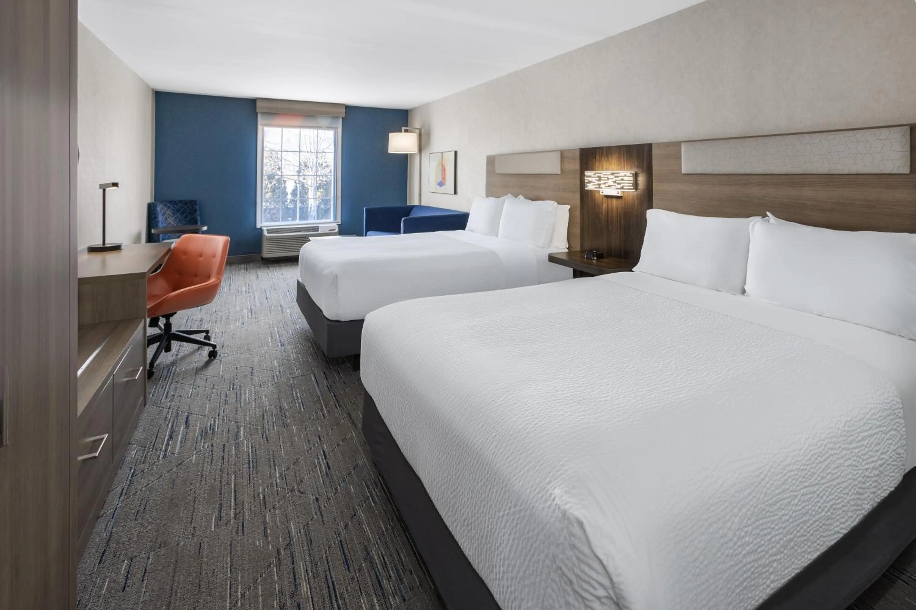 Bed in Holiday Inn Express Hotel & Suites Brattleboro by IHG