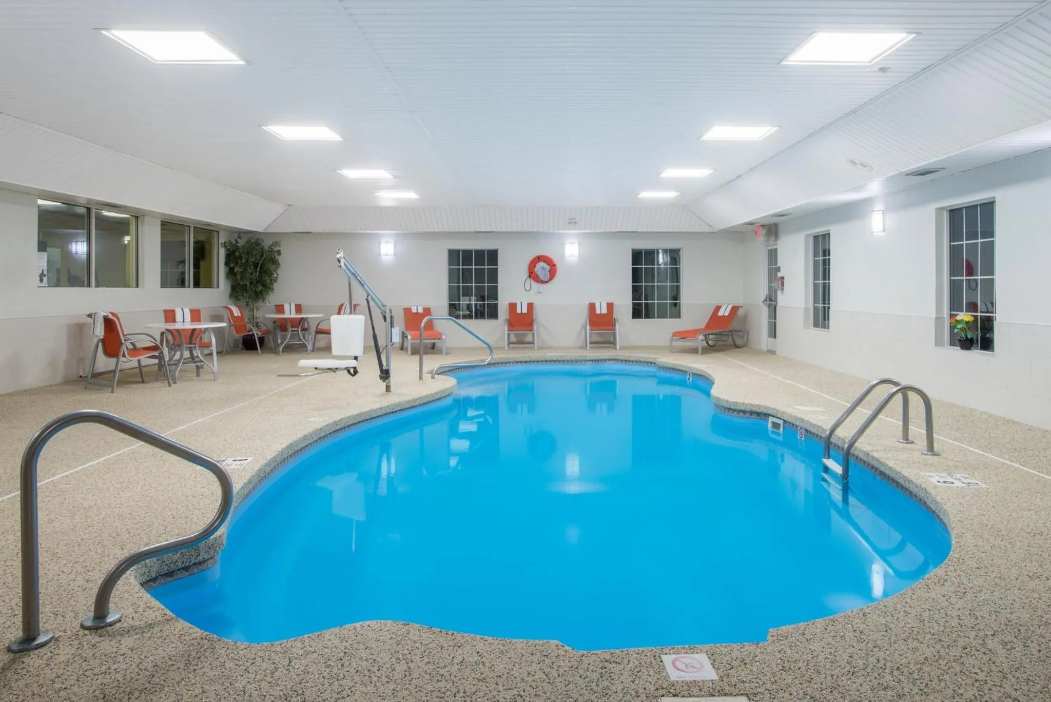 Swimming pool in Holiday Inn Express Hotel & Suites Brattleboro by IHG