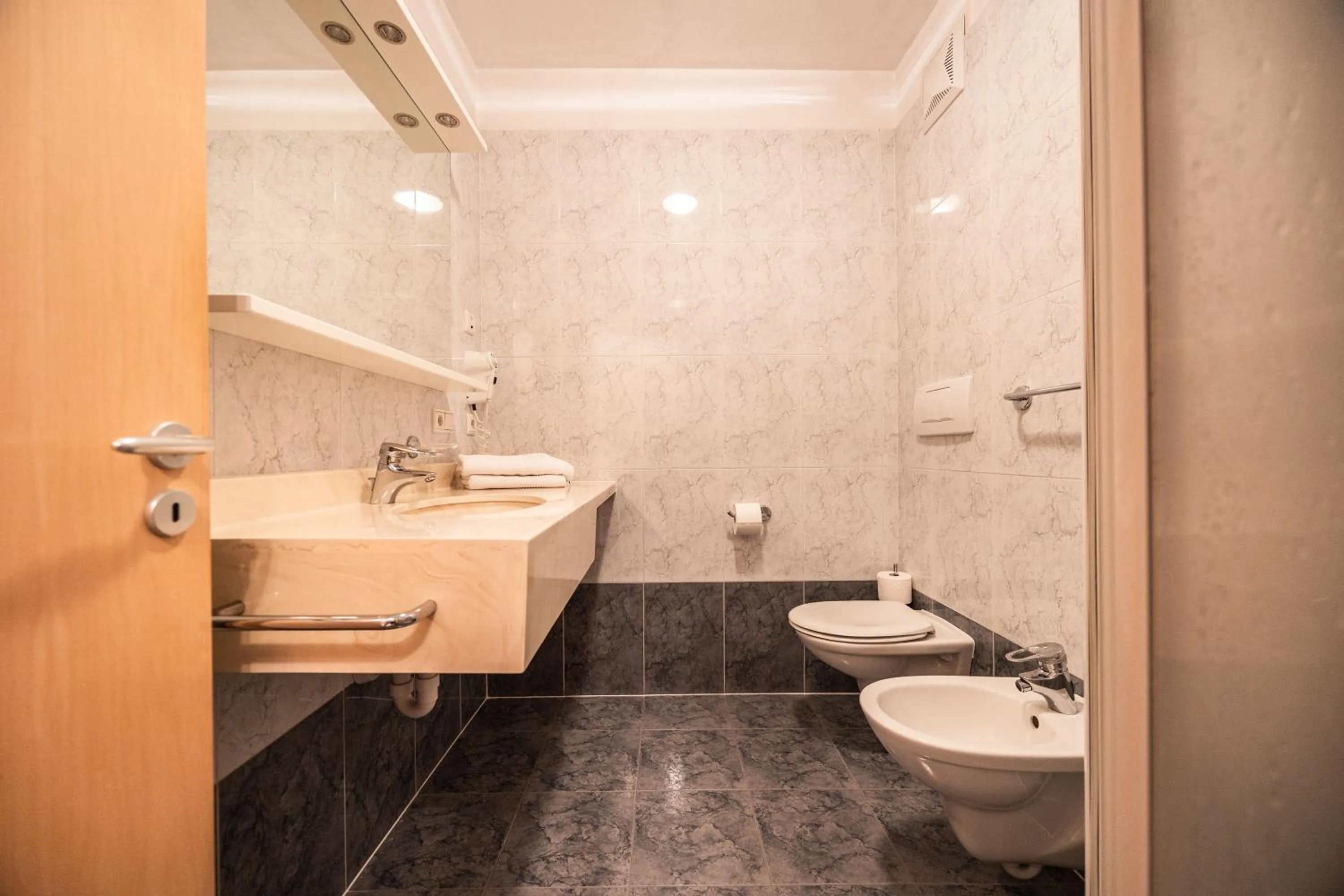 Bathroom in EGGER Apartments & Suites