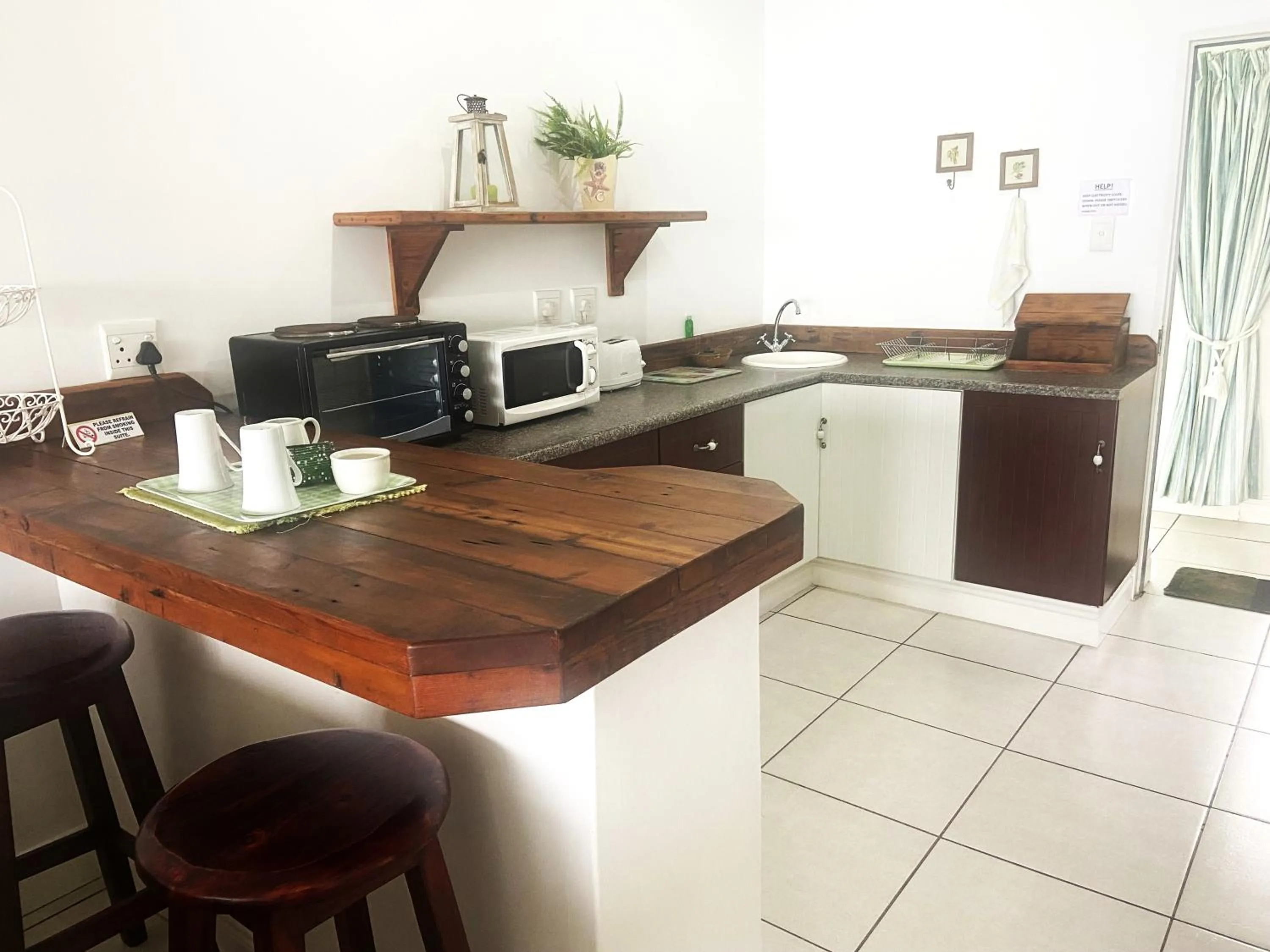 Kitchen or kitchenette in Shaka's Seat Guesthouse