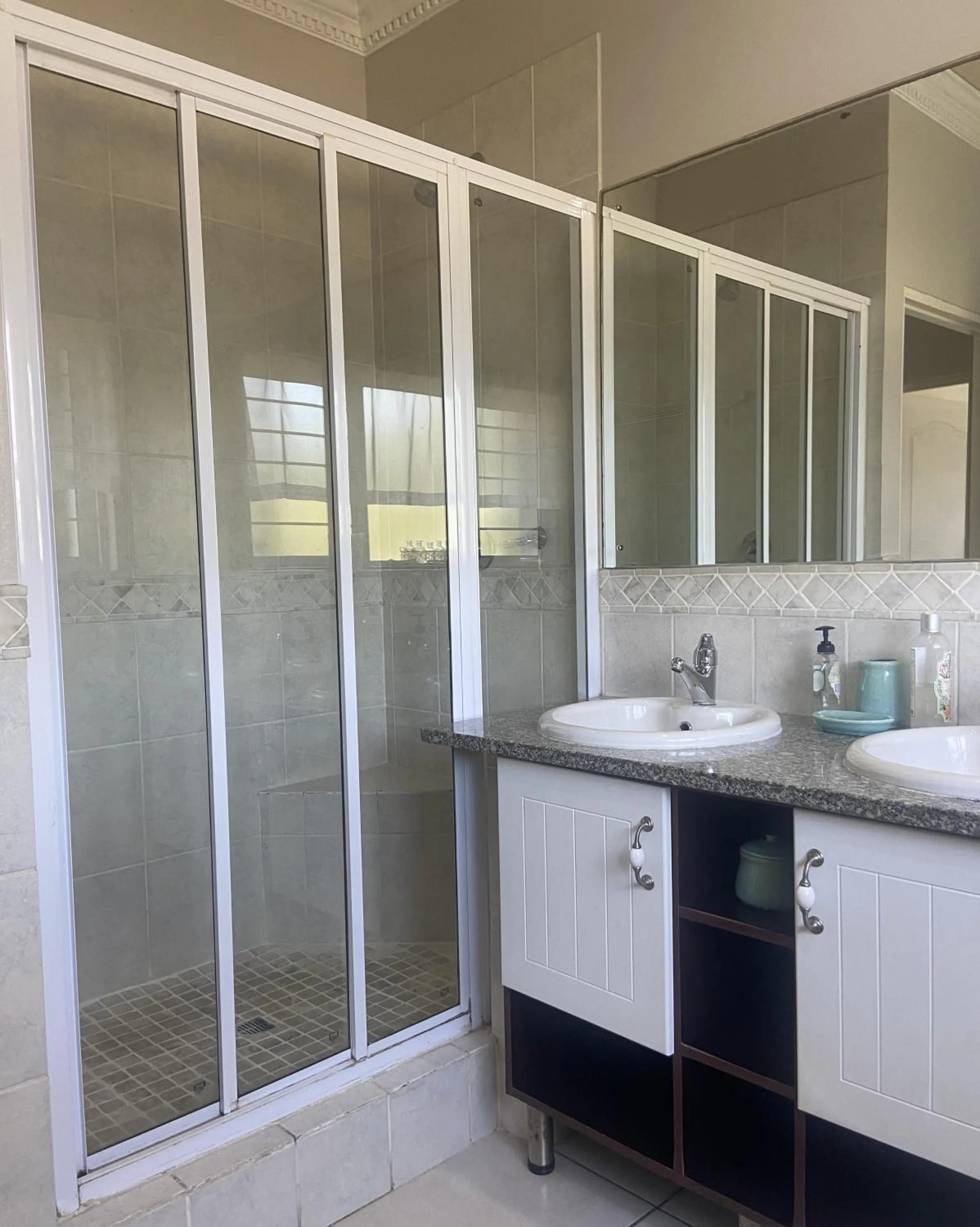 Bathroom in Shaka's Seat Guesthouse