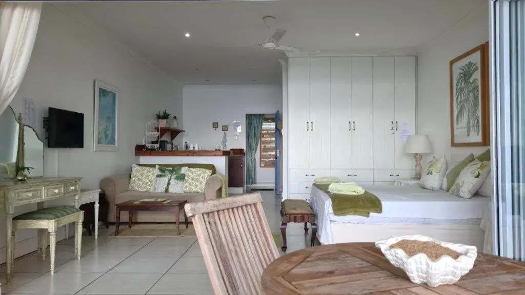 Photo of the whole room, Bed in Shaka's Seat Guesthouse