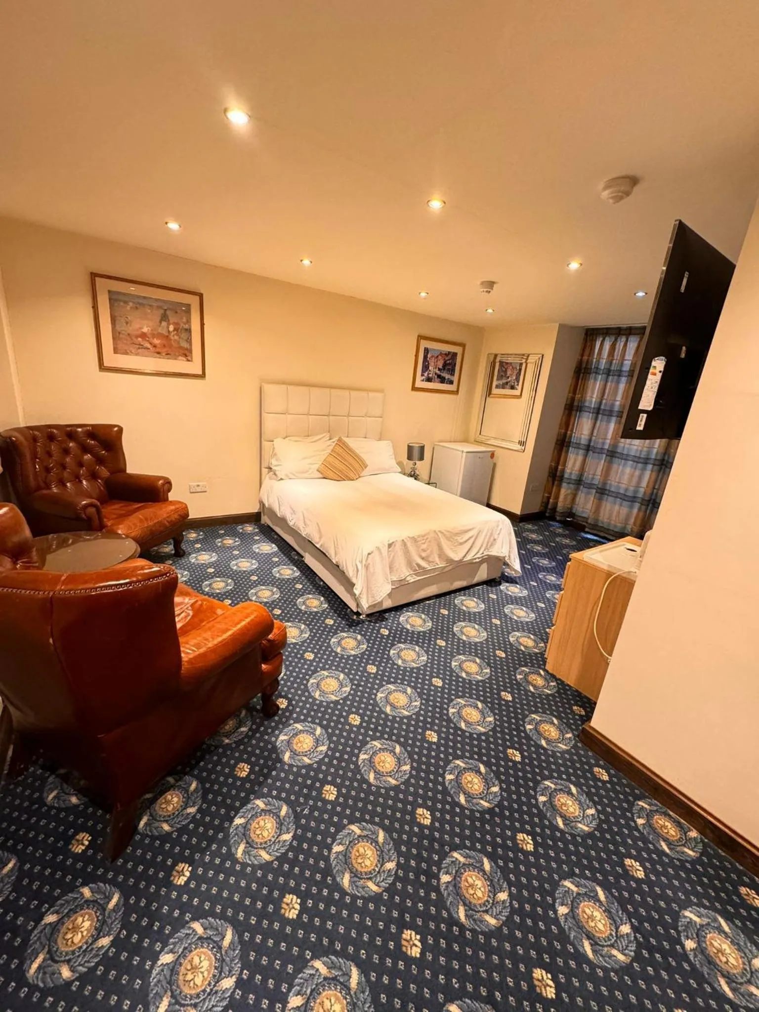 Bedroom, Bed in Villare Hitchin Town Centre