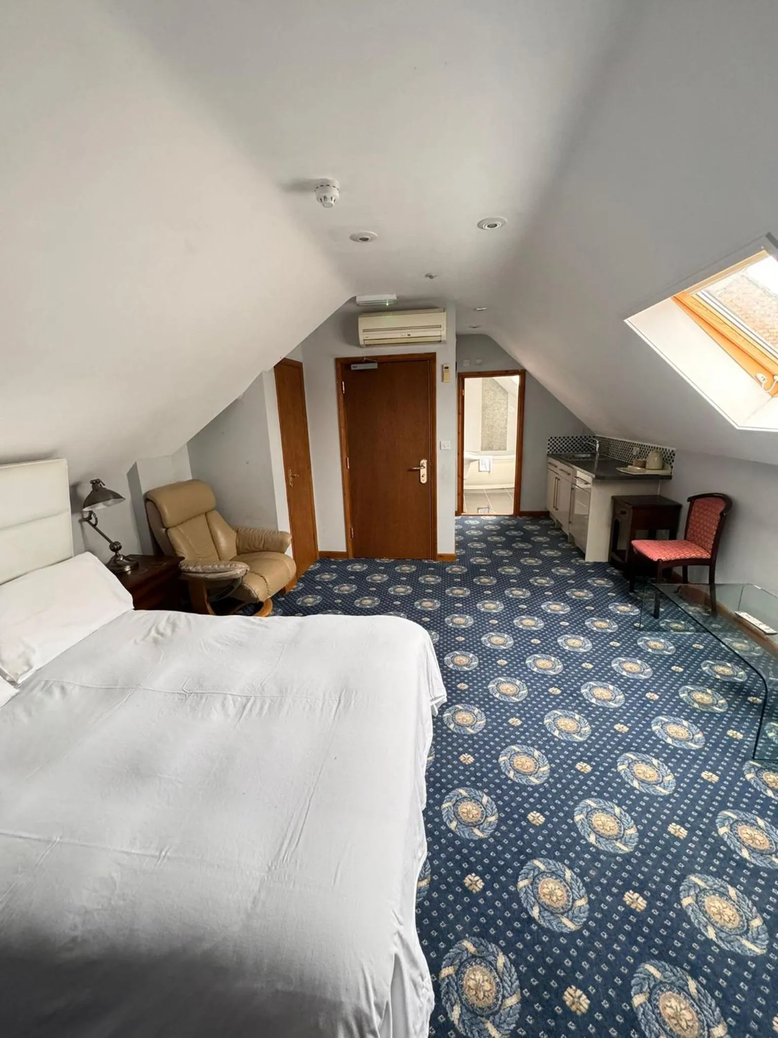 Bedroom, Bed in Villare Hitchin Town Centre