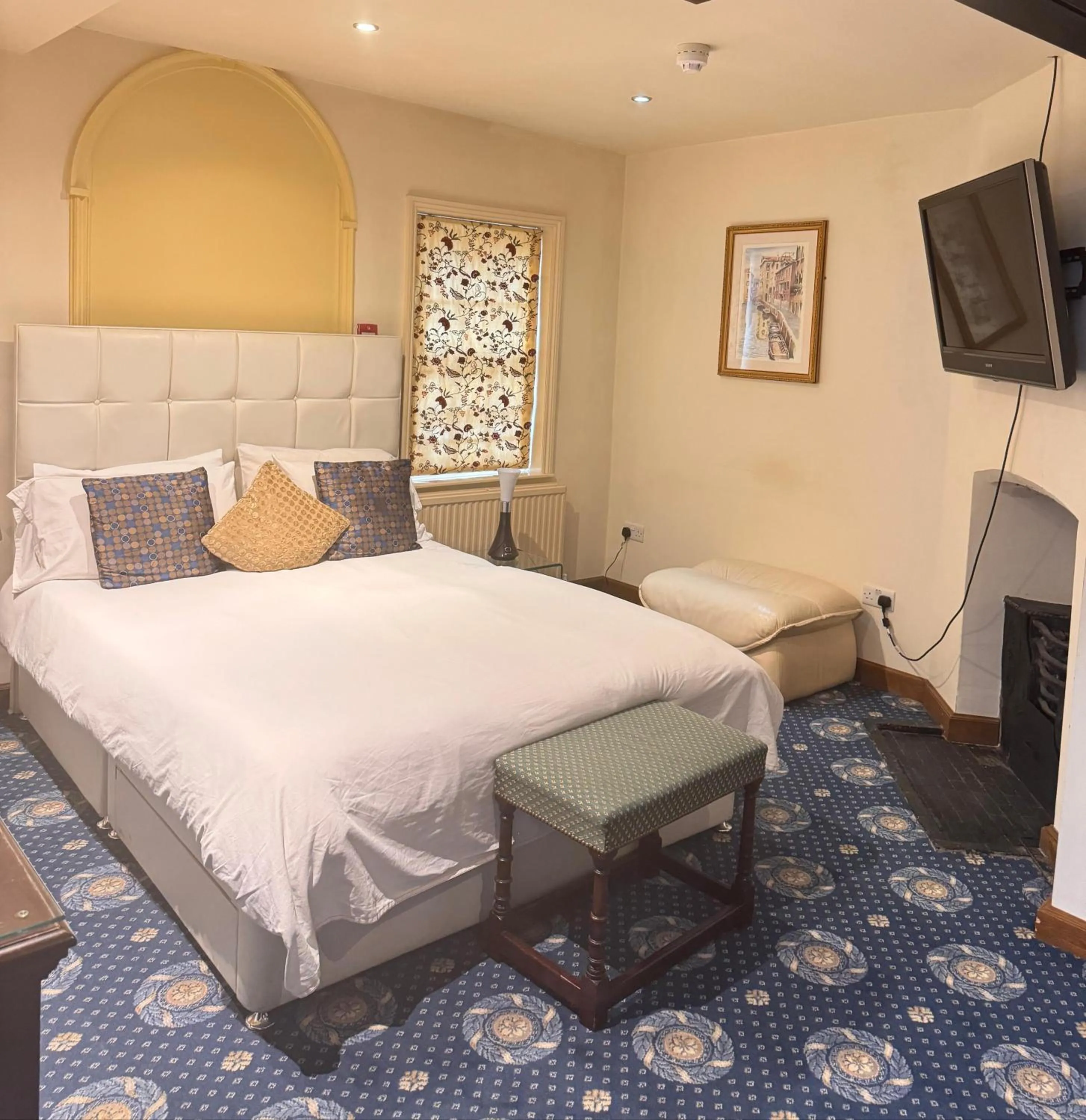 Bedroom, Bed in Villare Hitchin Town Centre