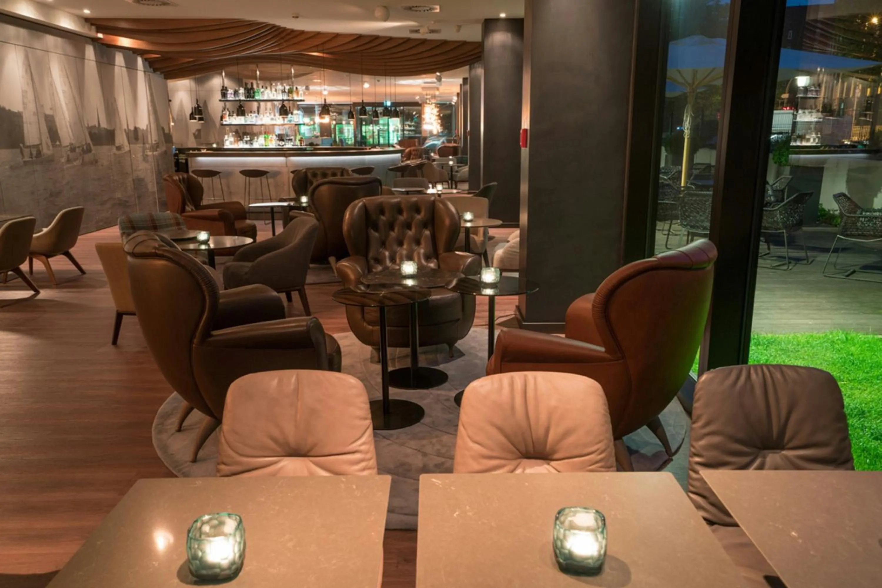 Lounge or bar in Motel One Hamburg-Alster