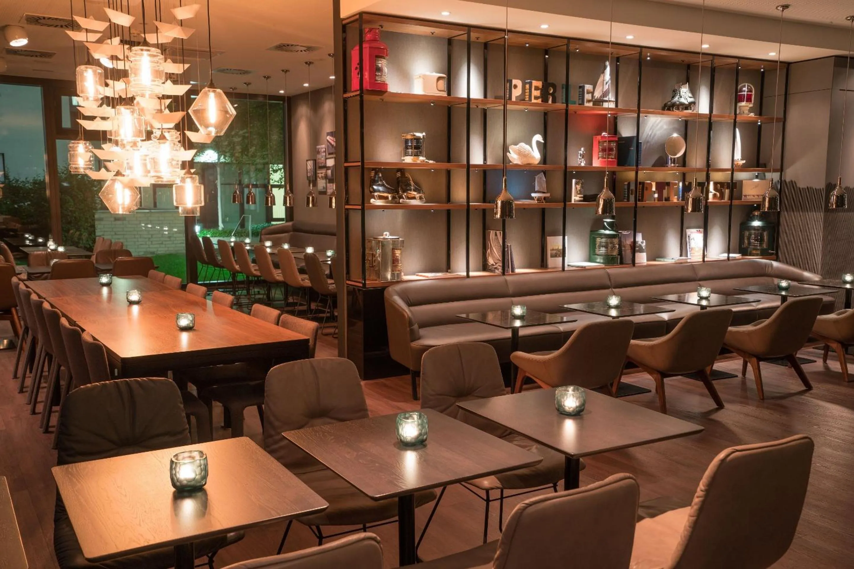 Lounge or bar in Motel One Hamburg-Alster