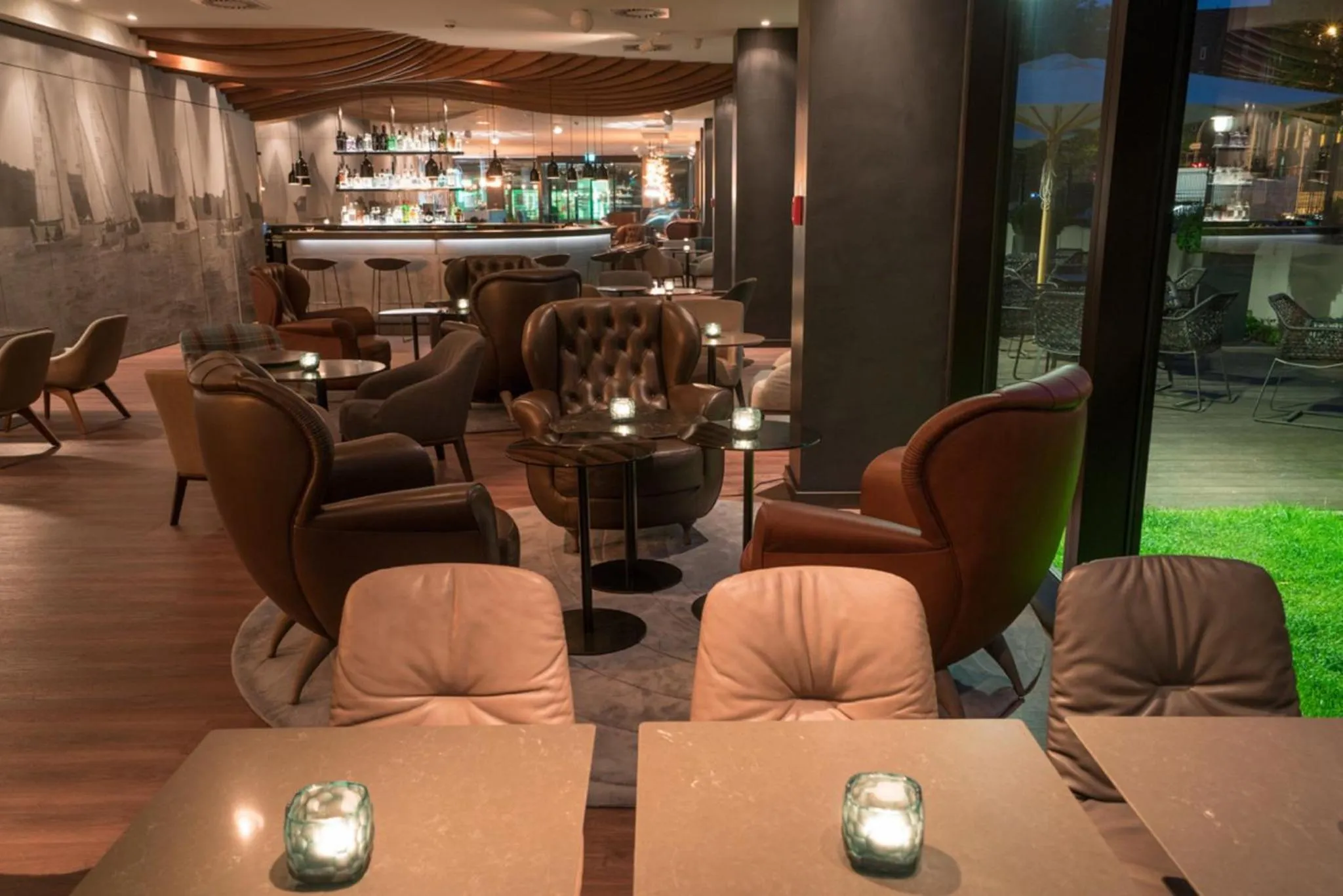 Lounge or bar in Motel One Hamburg-Alster