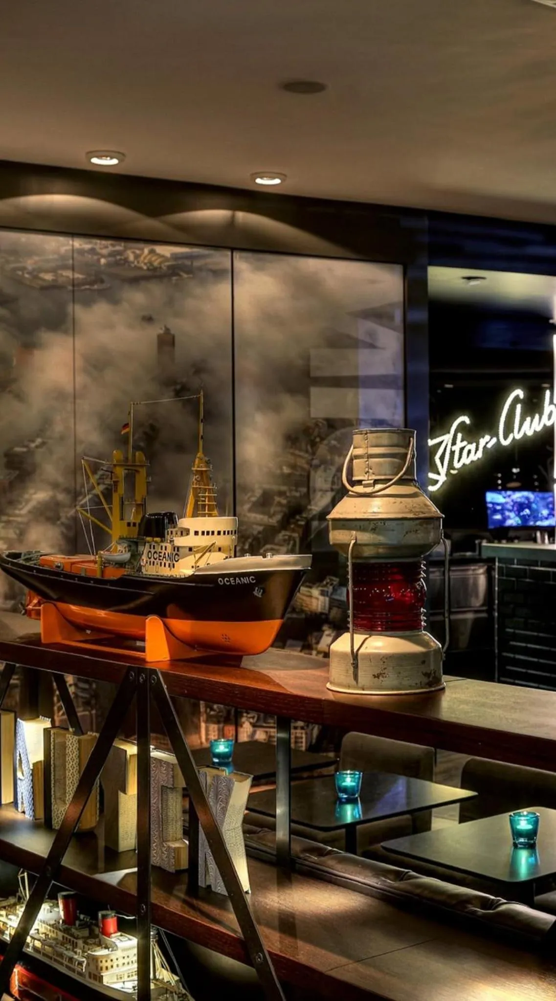 Lounge or bar in Motel One Hamburg am Michel