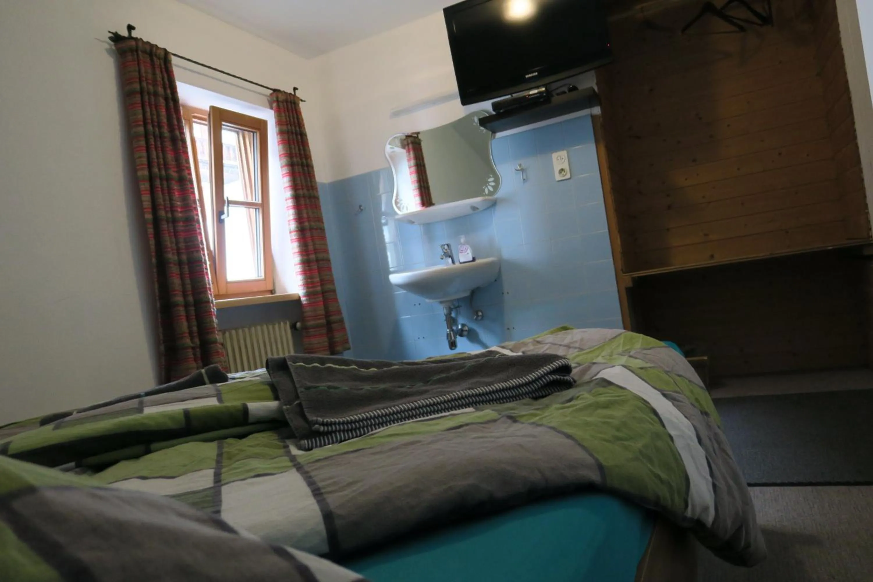 Bed in SnowBunnys BackPackers Hostel