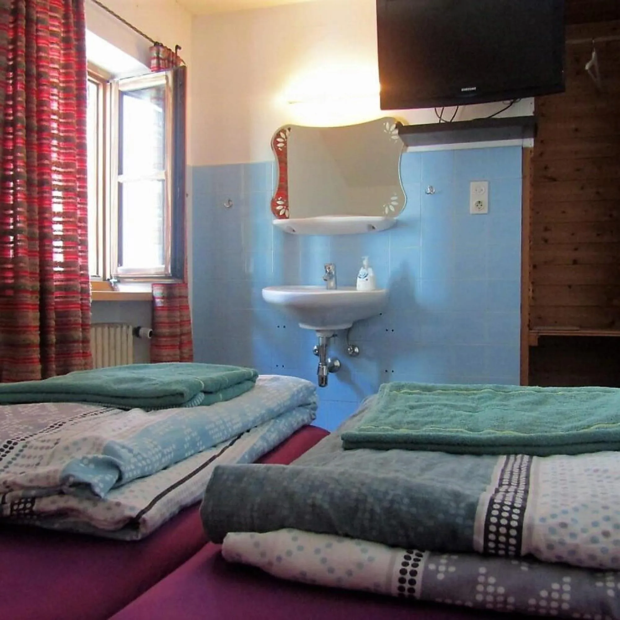 Bed in SnowBunnys BackPackers Hostel