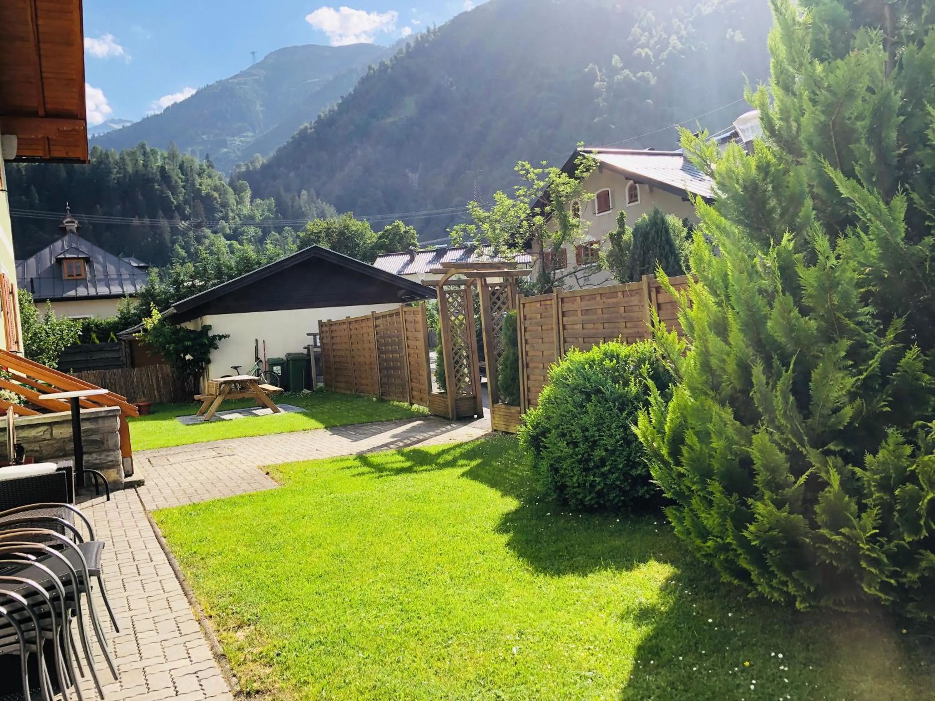 Garden in Familienappartements Eder - Free entry to Tauern SPA Kaprun included